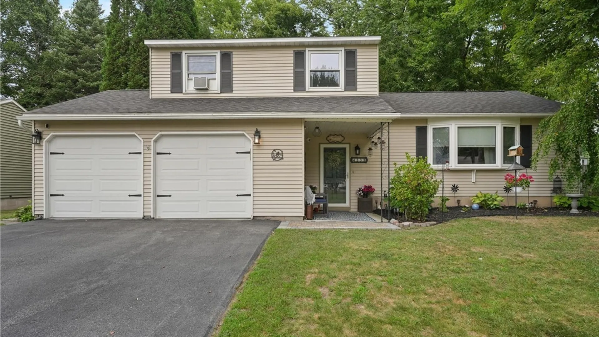 Property at 4333 Luna Course, Clay, NY 13090 3
