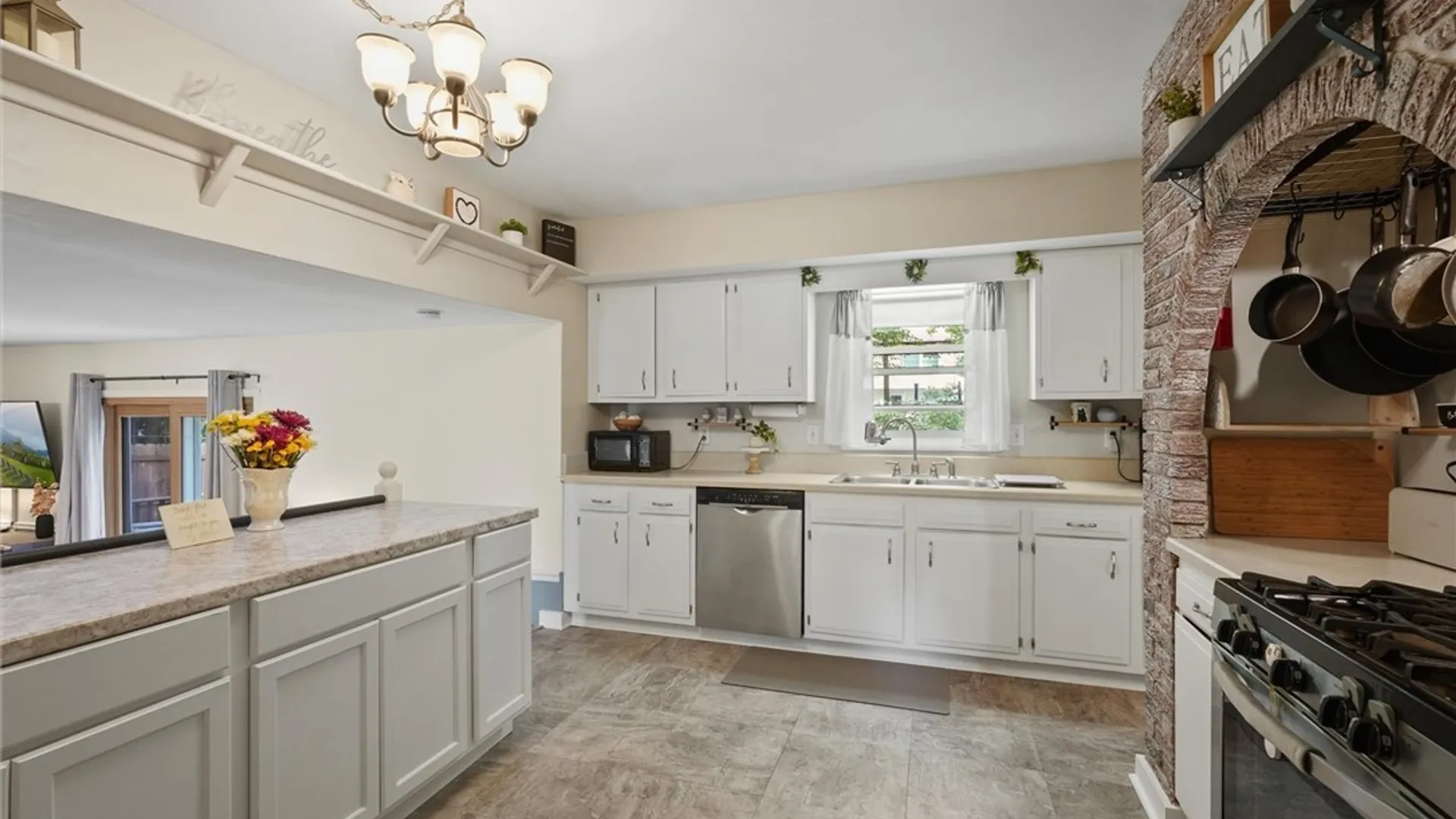Property at 4333 Luna Course, Clay, NY 13090 17