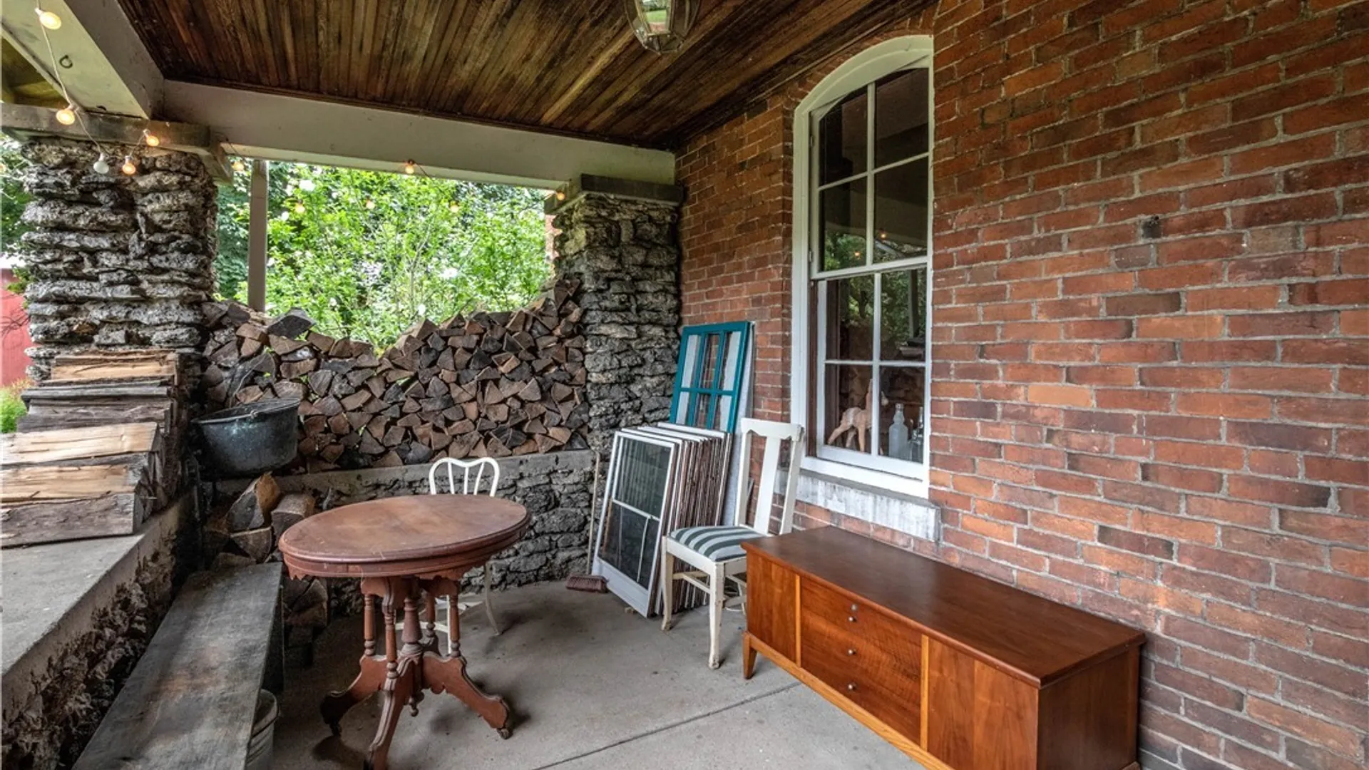 Property at 6110 Salt Rd, Clarence, NY 14031 3