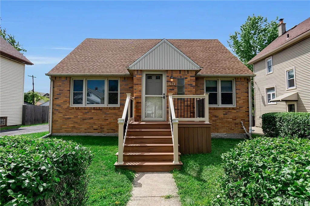 Property at 194 Tremaine Avenue, Tonawanda, NY 14217
