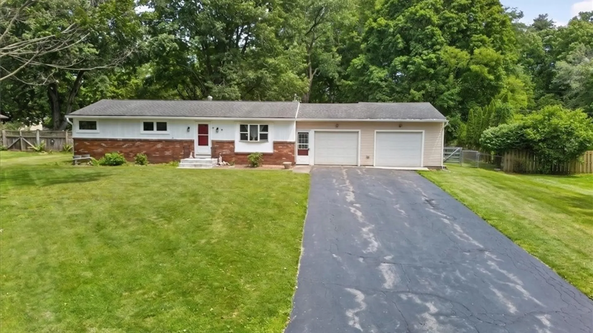 Property at 17 Briarwood Lane, Perinton, NY 14450 3
