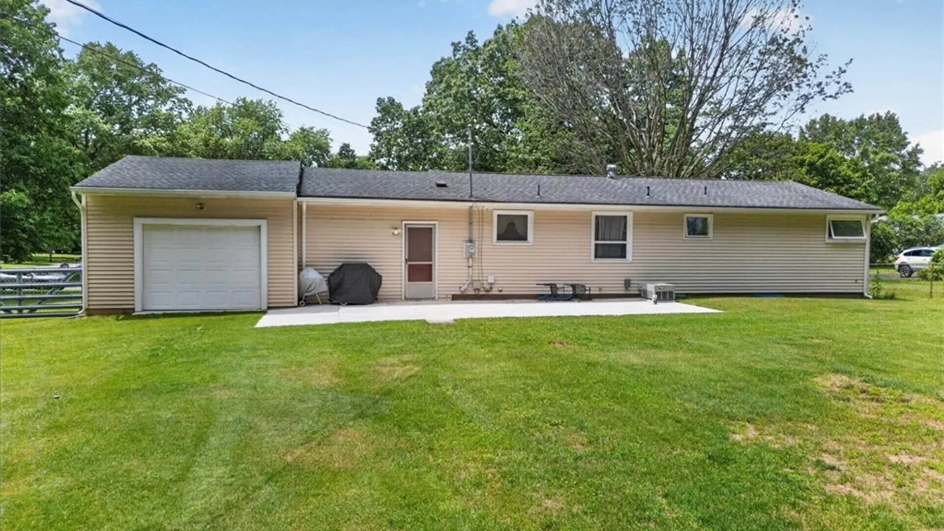 Property at 17 Briarwood Lane, Perinton, NY 14450 36