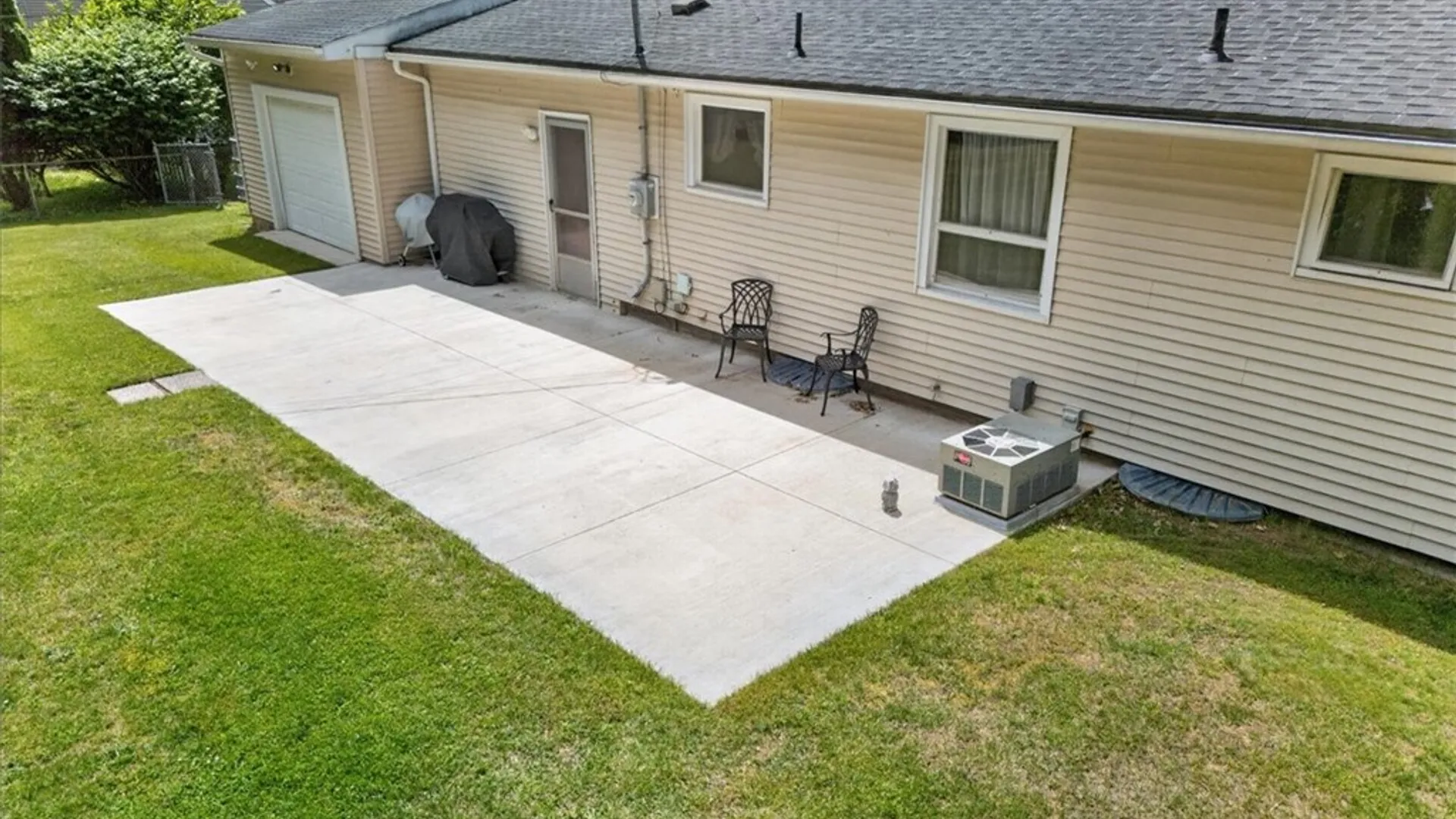 Property at 17 Briarwood Lane, Perinton, NY 14450 37