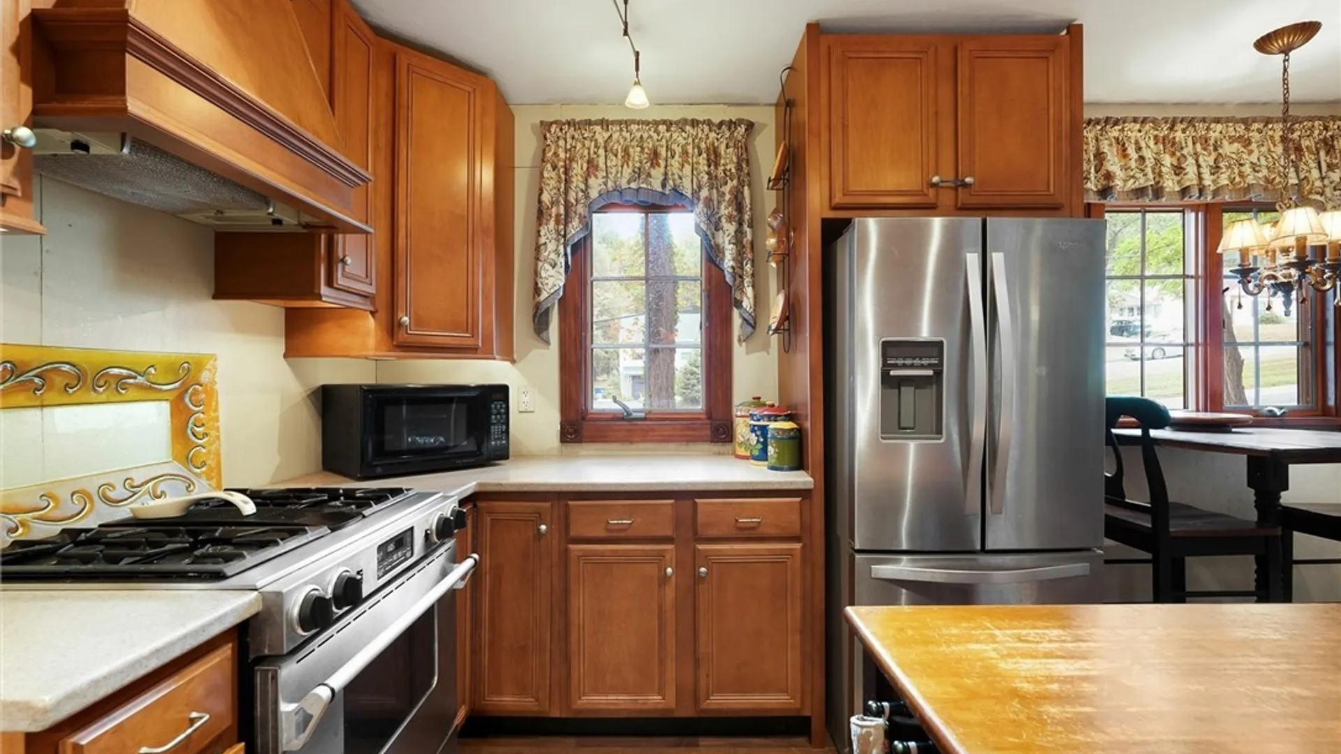 Property at 415 Yorkshire Boulevard, Camillus, NY 13219 9