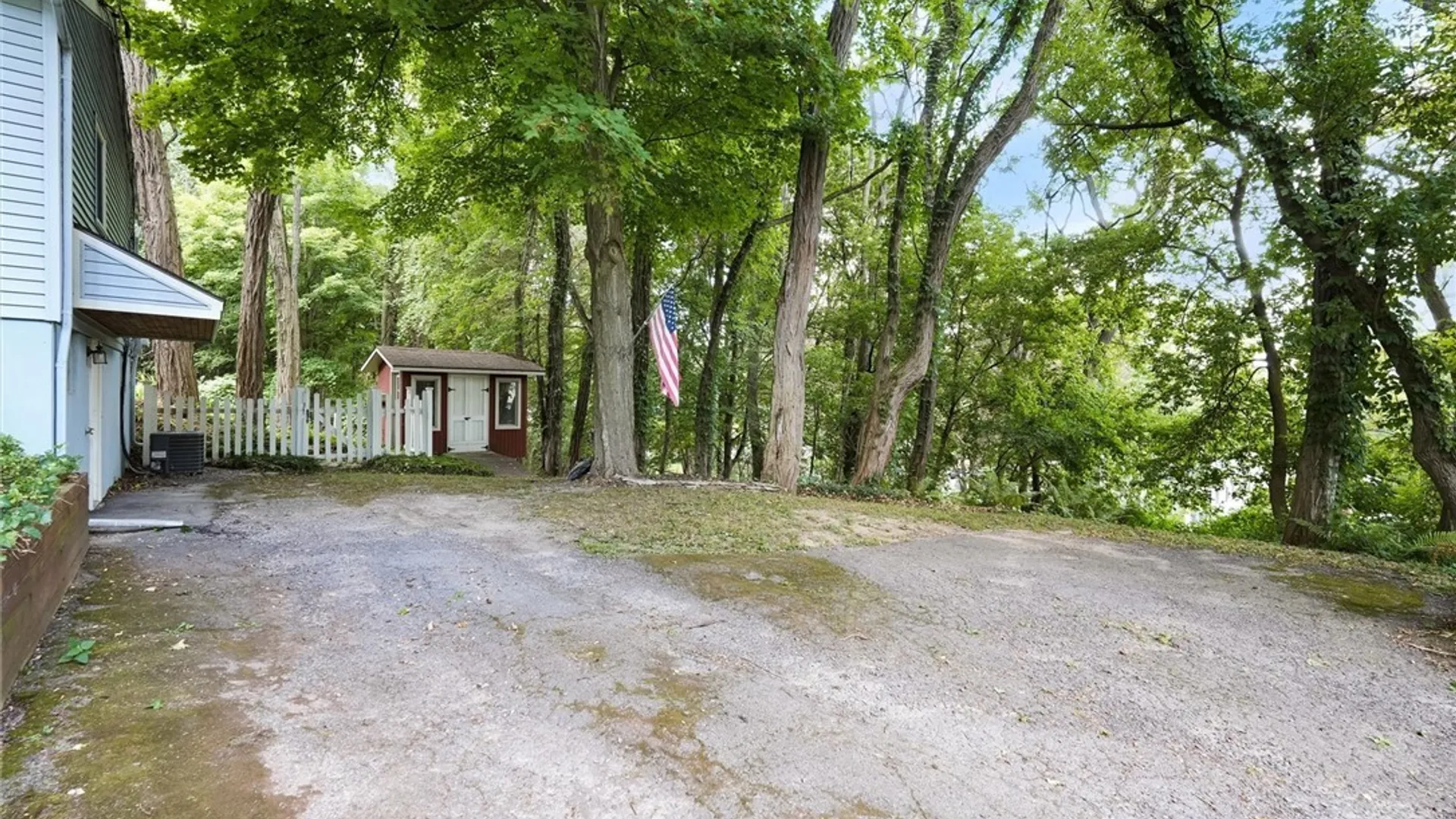 Property at 415 Yorkshire Boulevard, Camillus, NY 13219 27