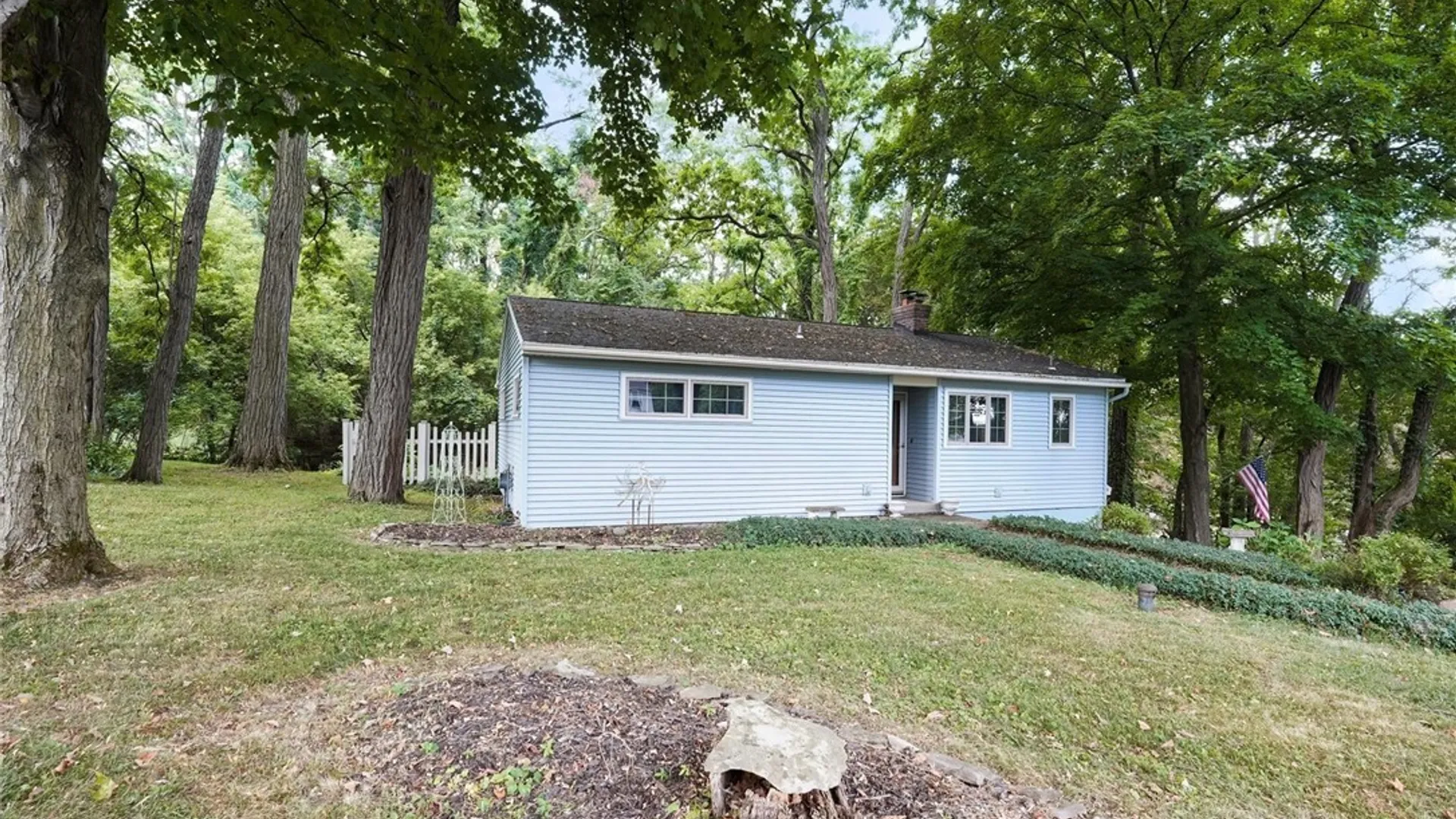 Property at 415 Yorkshire Boulevard, Camillus, NY 13219 3