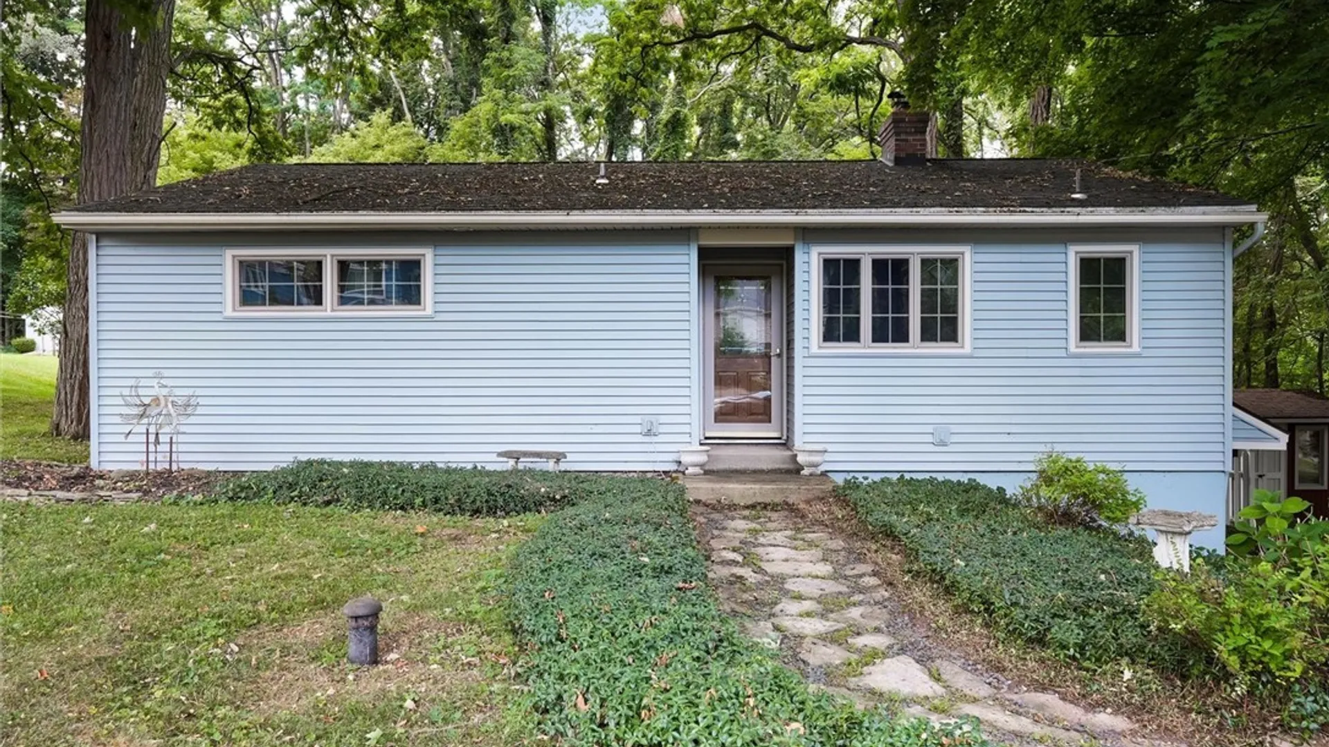 Property at 415 Yorkshire Boulevard, Camillus, NY 13219 5