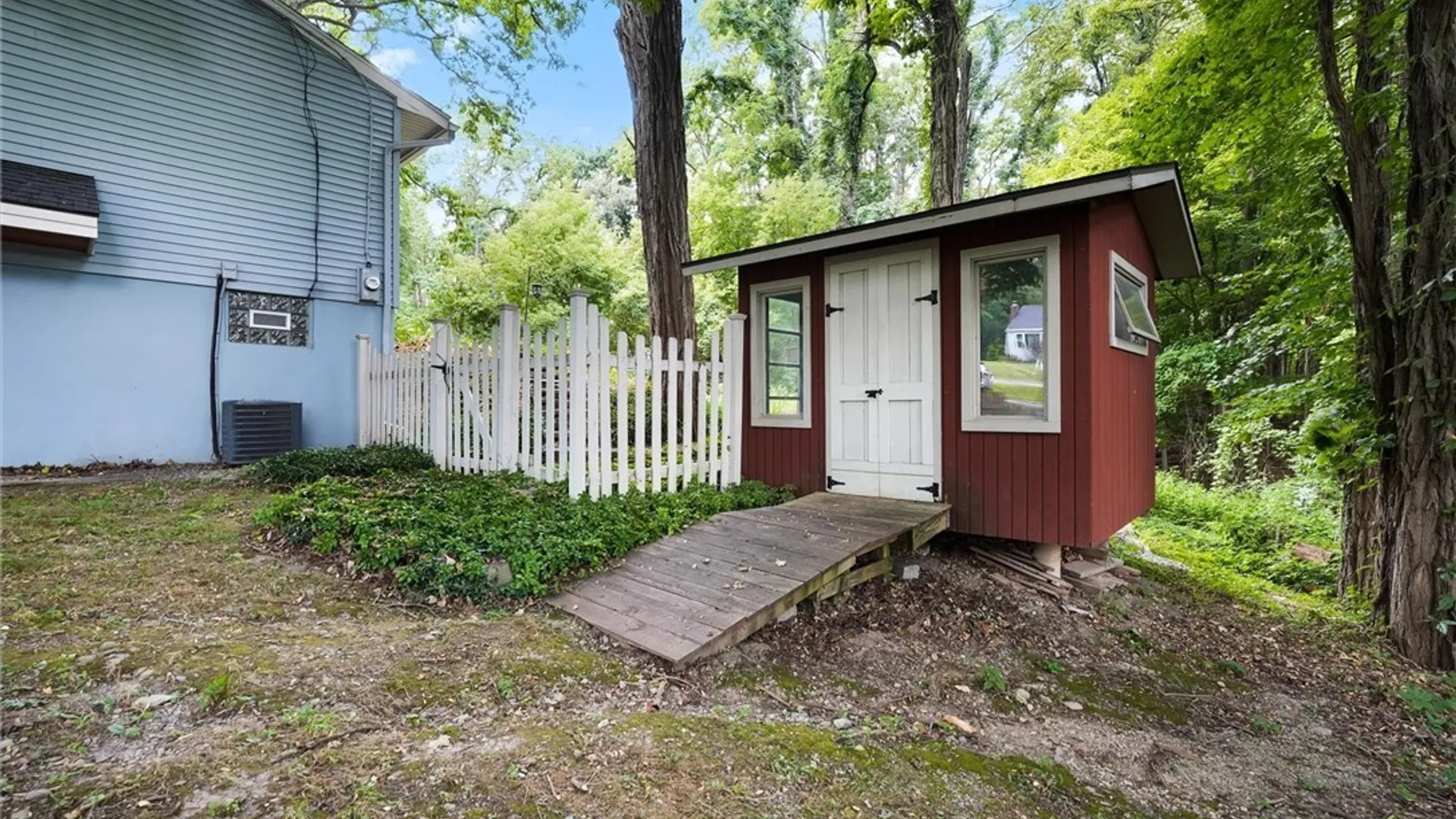 Property at 415 Yorkshire Boulevard, Camillus, NY 13219 28