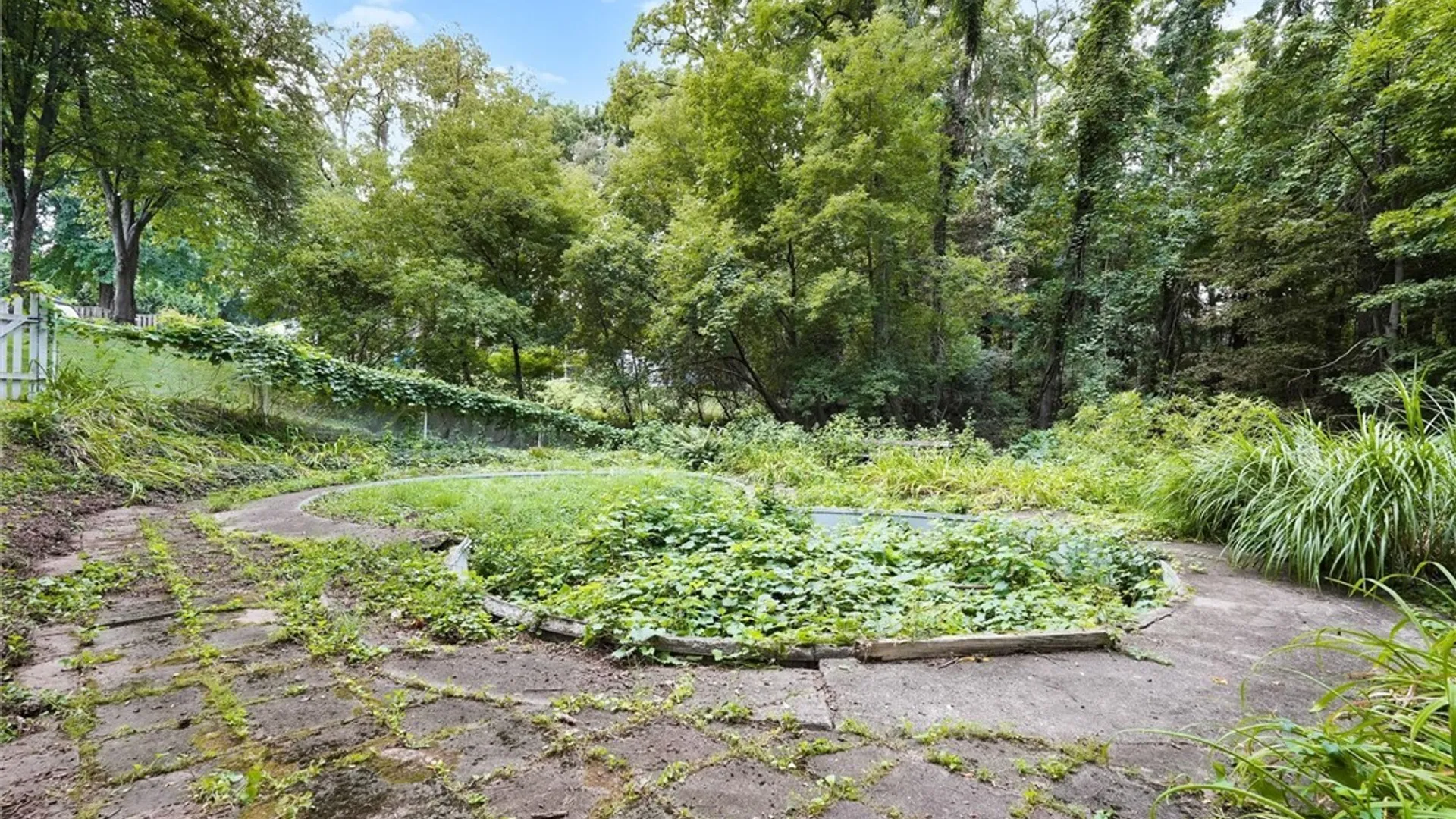 Property at 415 Yorkshire Boulevard, Camillus, NY 13219 29