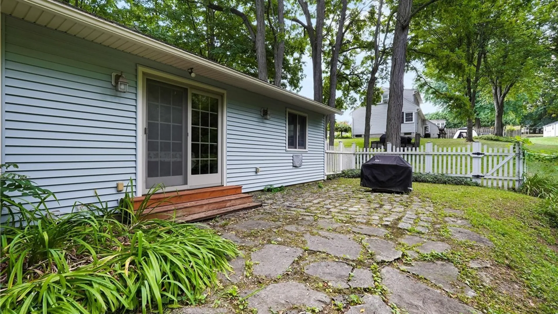 Property at 415 Yorkshire Boulevard, Camillus, NY 13219 32