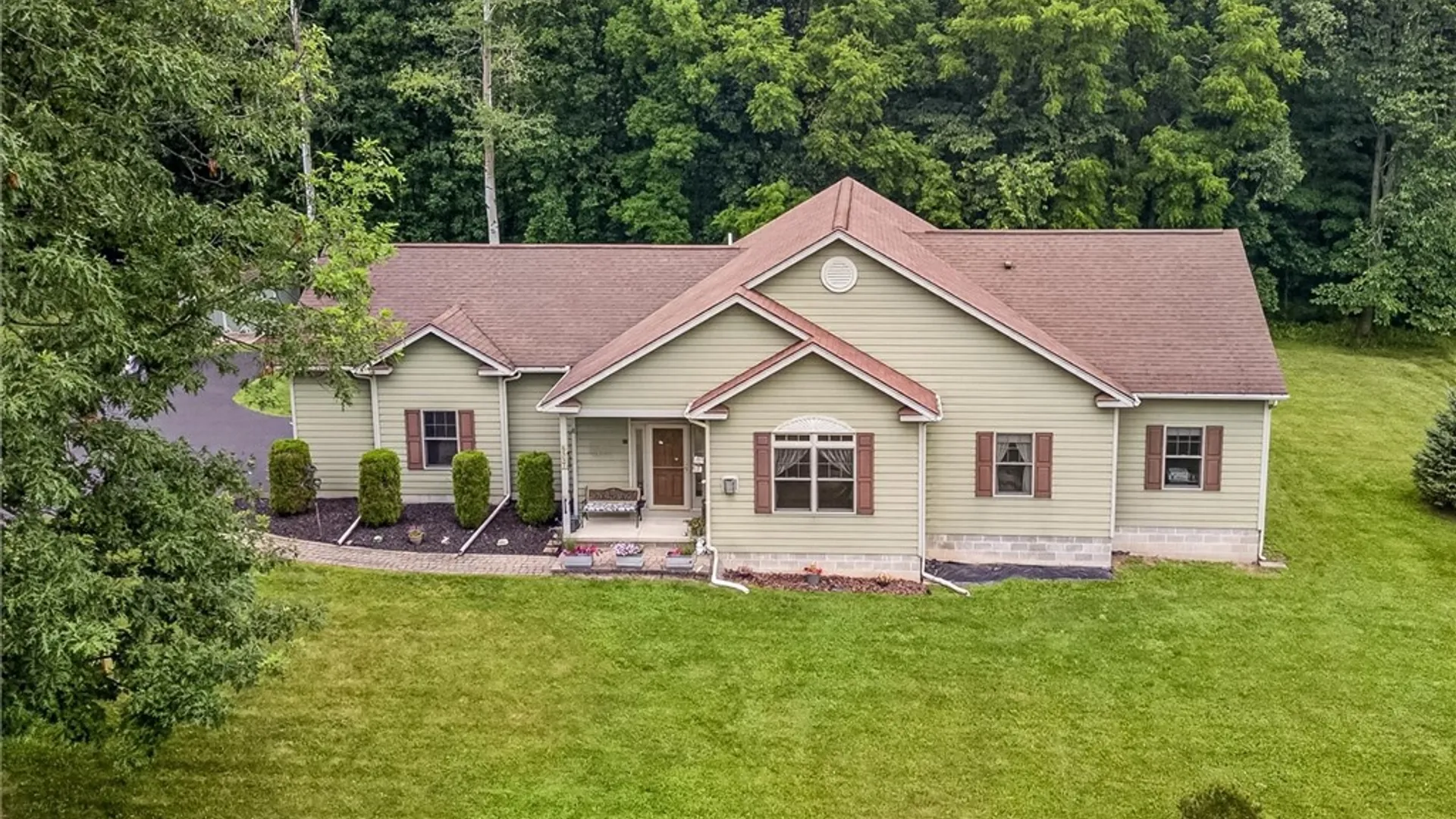 Property at 6557 Florence Lane, Livonia, NY 14487 4