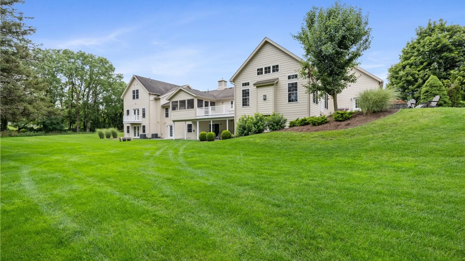 Property at 326 W Bloomfield Road, Pittsford, NY 14534 3