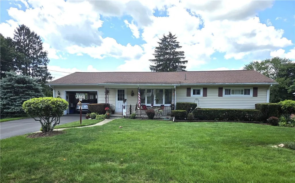 Property at 121 Acorn Drive, Horseheads, NY 14845