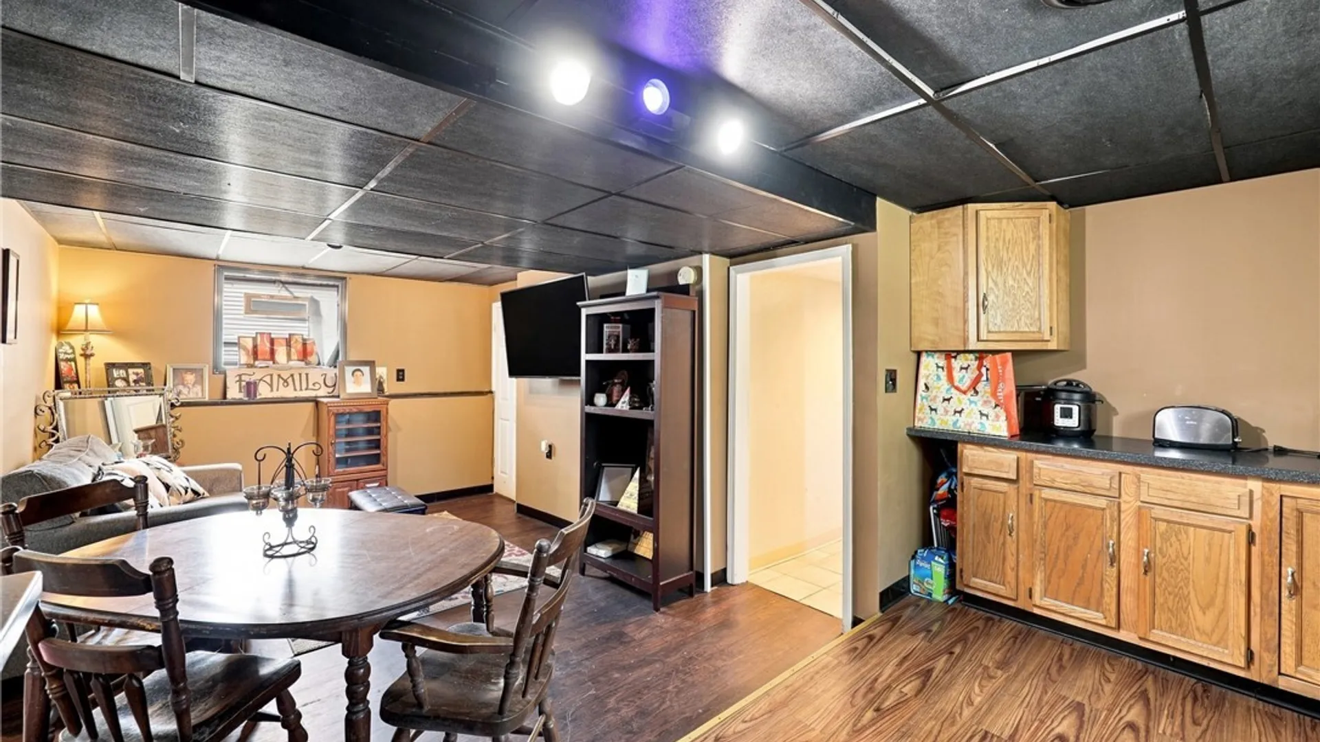 Property at 6525 Woodside Place, Niagara, NY 14304 25