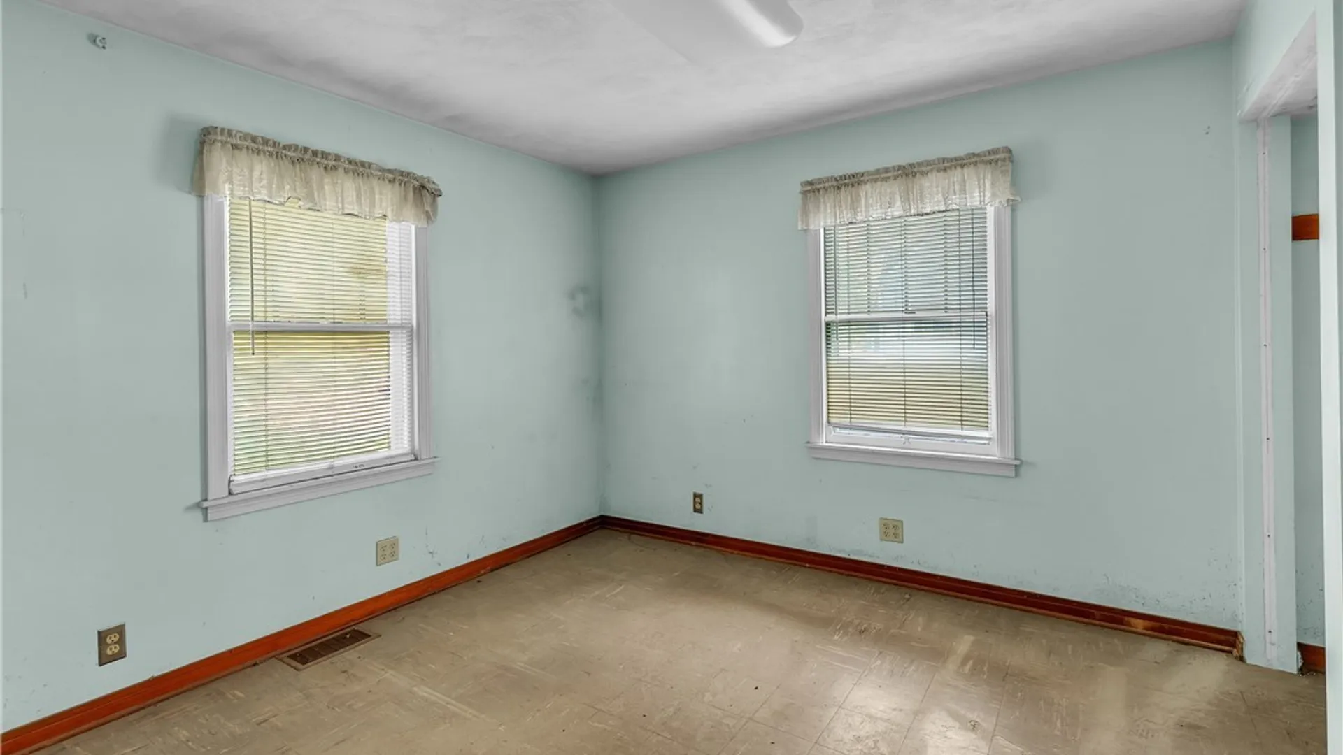Property at 4113 Lake Avenue, Lockport Town, NY 14094 28