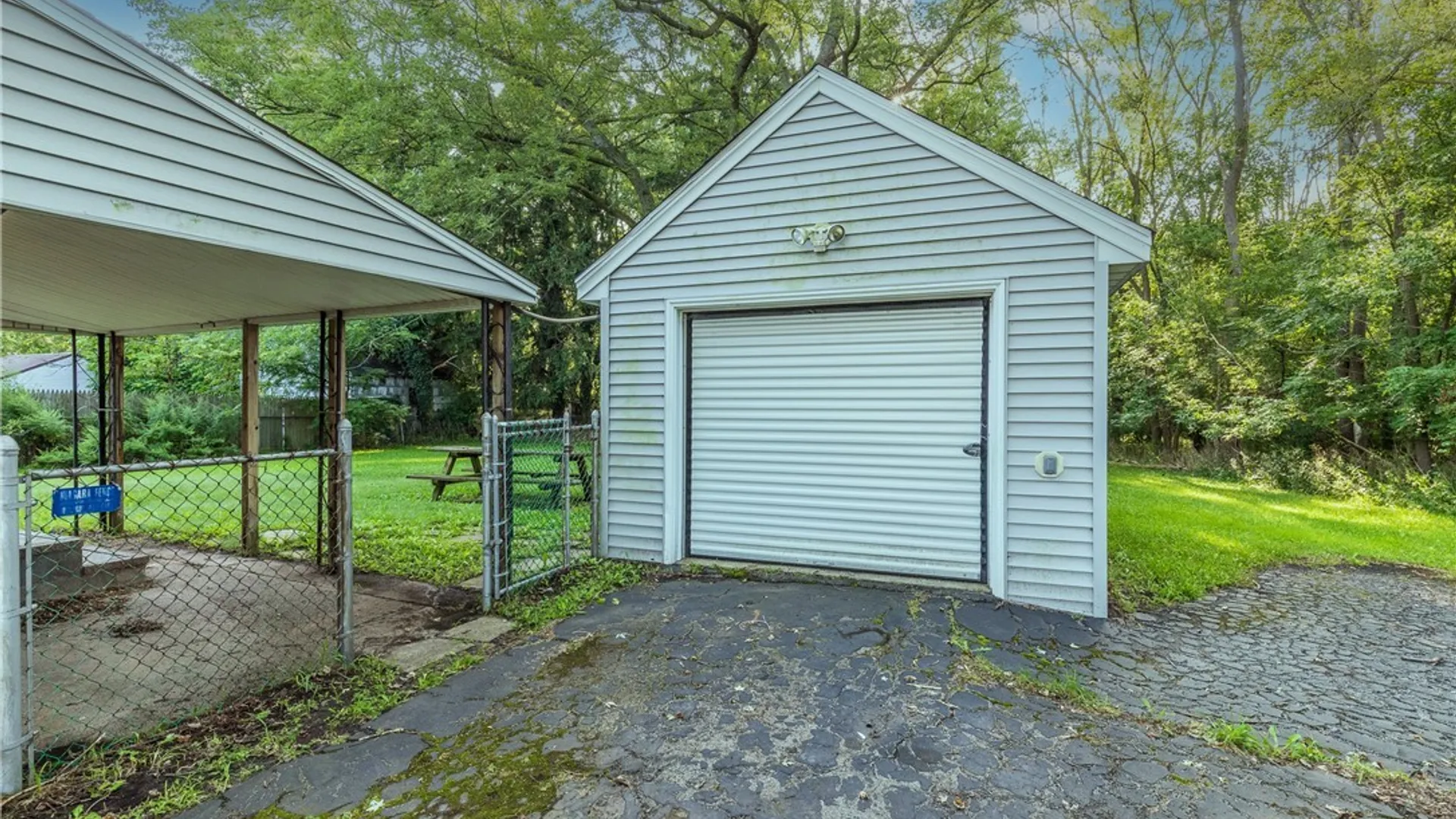 Property at 4113 Lake Avenue, Lockport Town, NY 14094 3