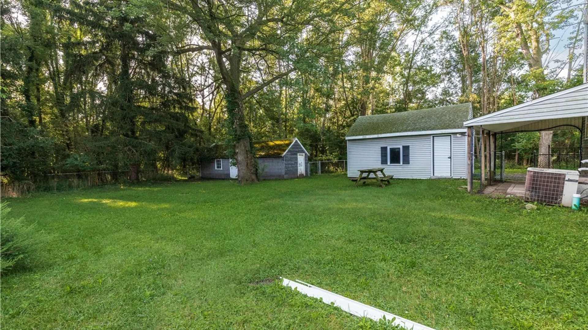 Property at 4113 Lake Avenue, Lockport Town, NY 14094 5