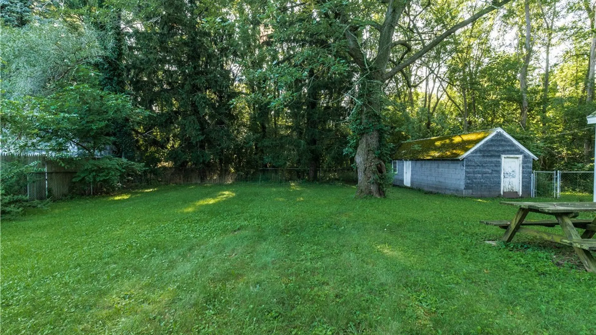 Property at 4113 Lake Avenue, Lockport Town, NY 14094 6
