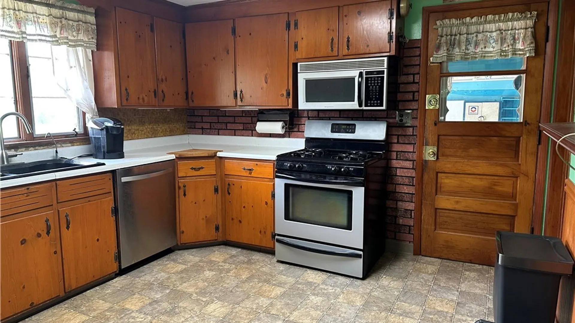 Property at 8340 Hirschwood Drive, Clarence, NY 14221 4