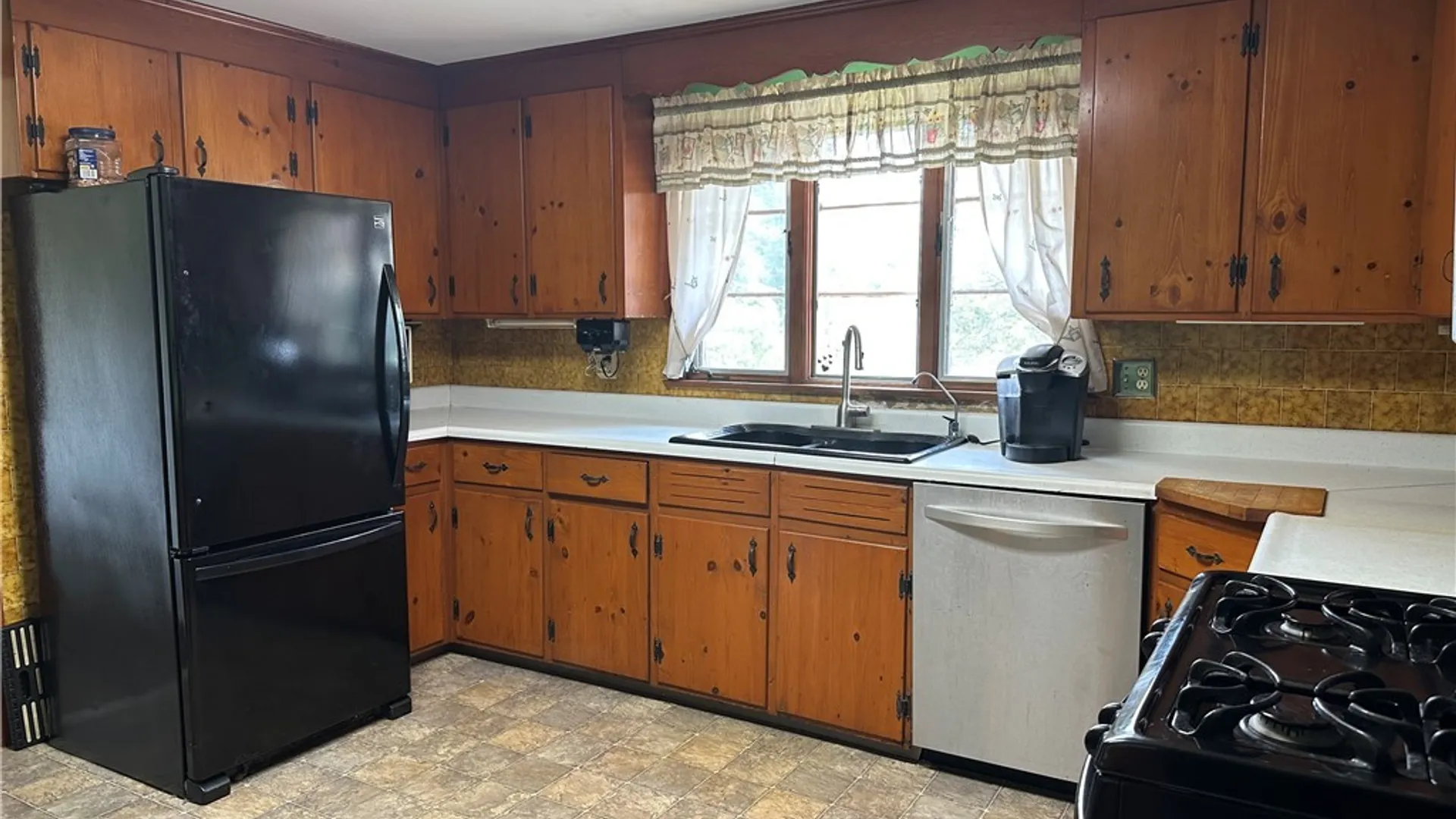 Property at 8340 Hirschwood Drive, Clarence, NY 14221 5