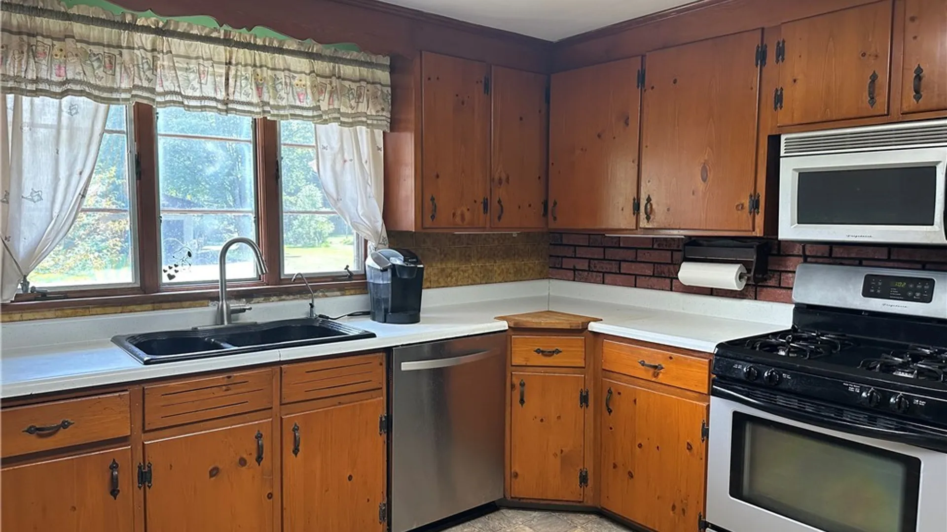 Property at 8340 Hirschwood Drive, Clarence, NY 14221 6