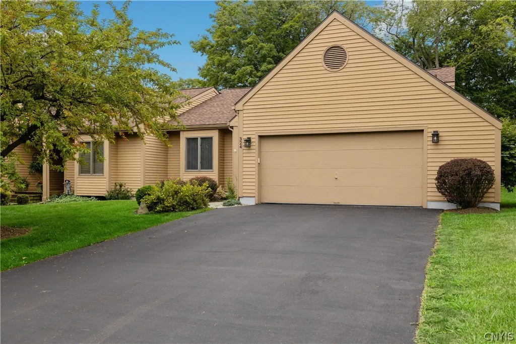 Property at 324 White Heron Circle Circle, Manlius, NY 13066