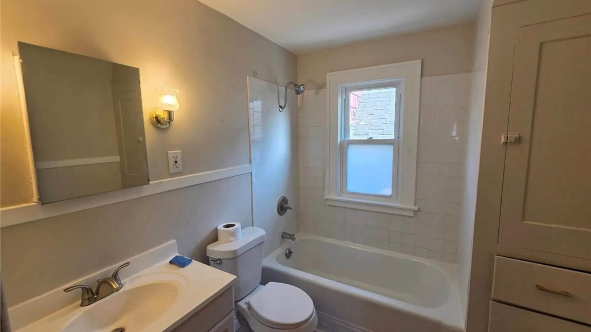 Property at 490 S Ogden Street, Buffalo, NY 14206 4