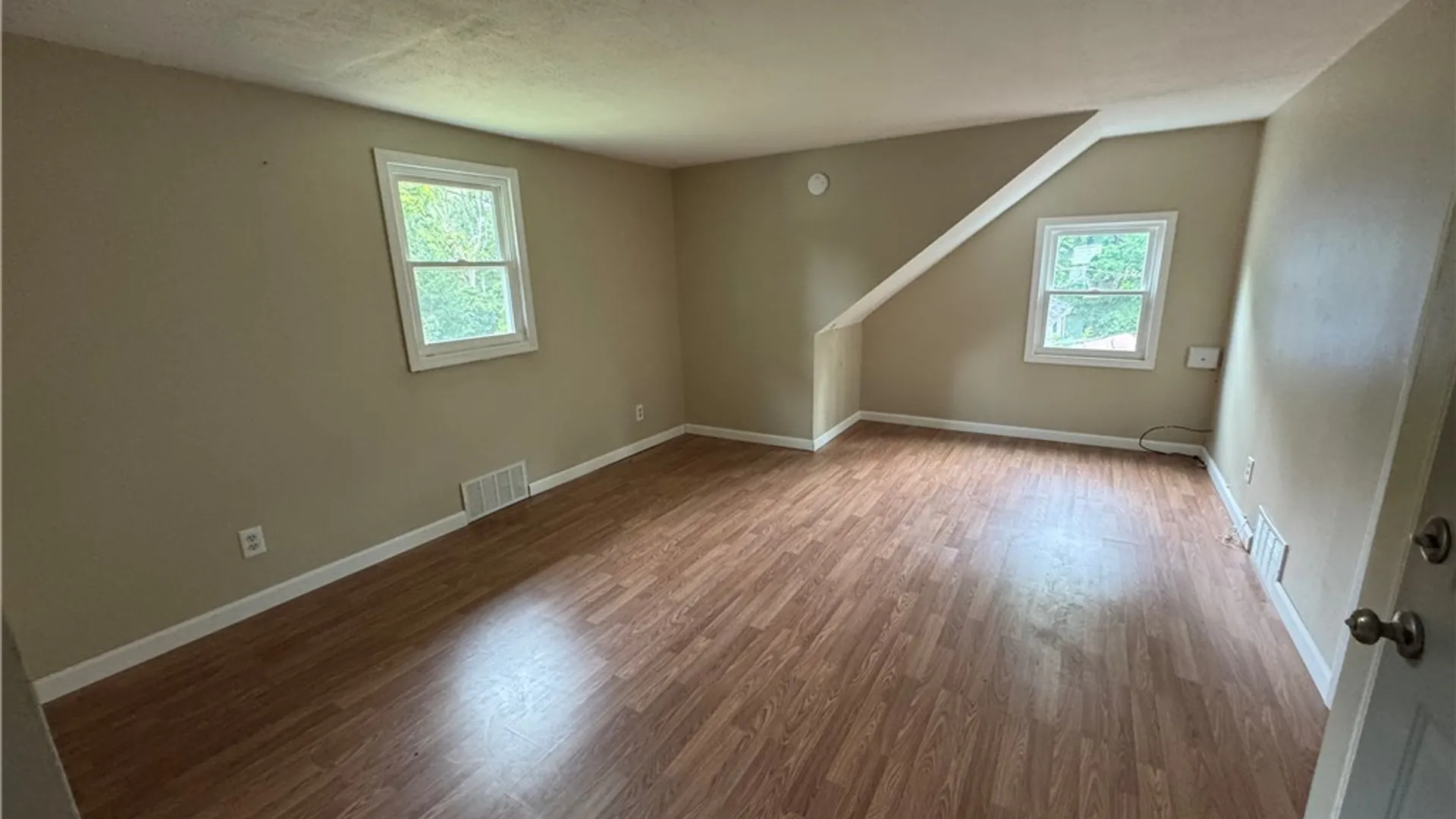 Property at 220 Roxann Avenue, Cicero, NY 13212 3