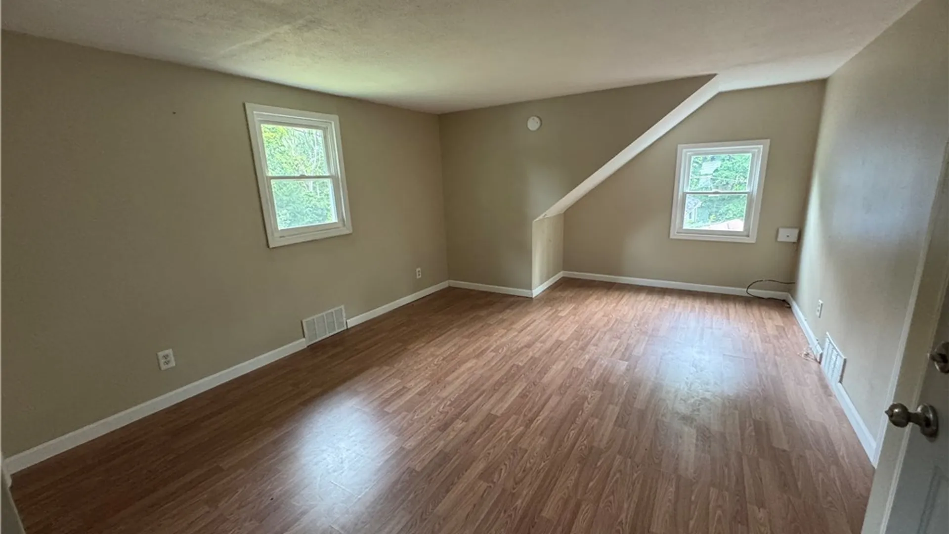 Property at 220 Roxann Avenue, Cicero, NY 13212 4