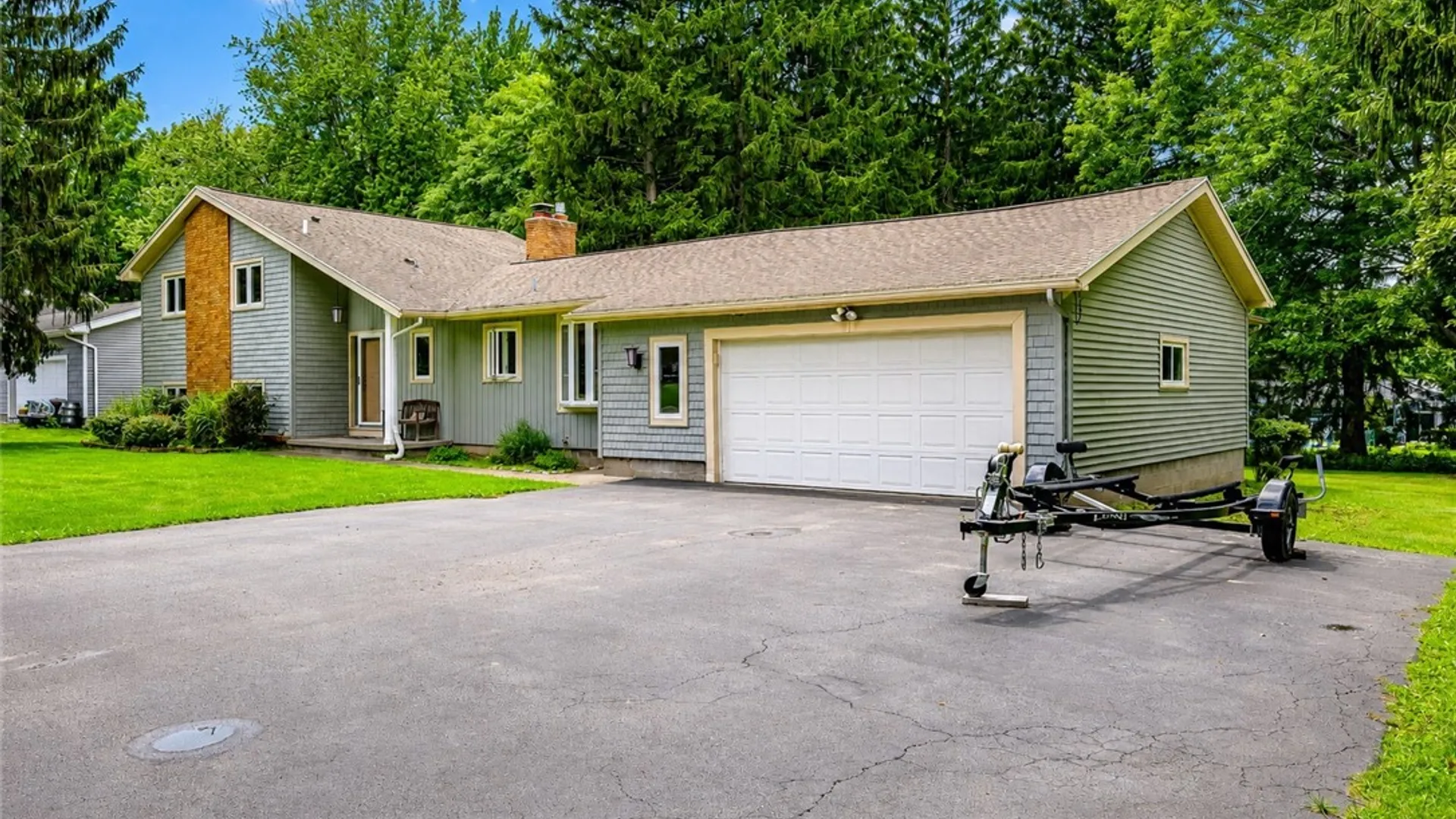 Property at 105 Merryhill Drive, Penfield, NY 14625 3