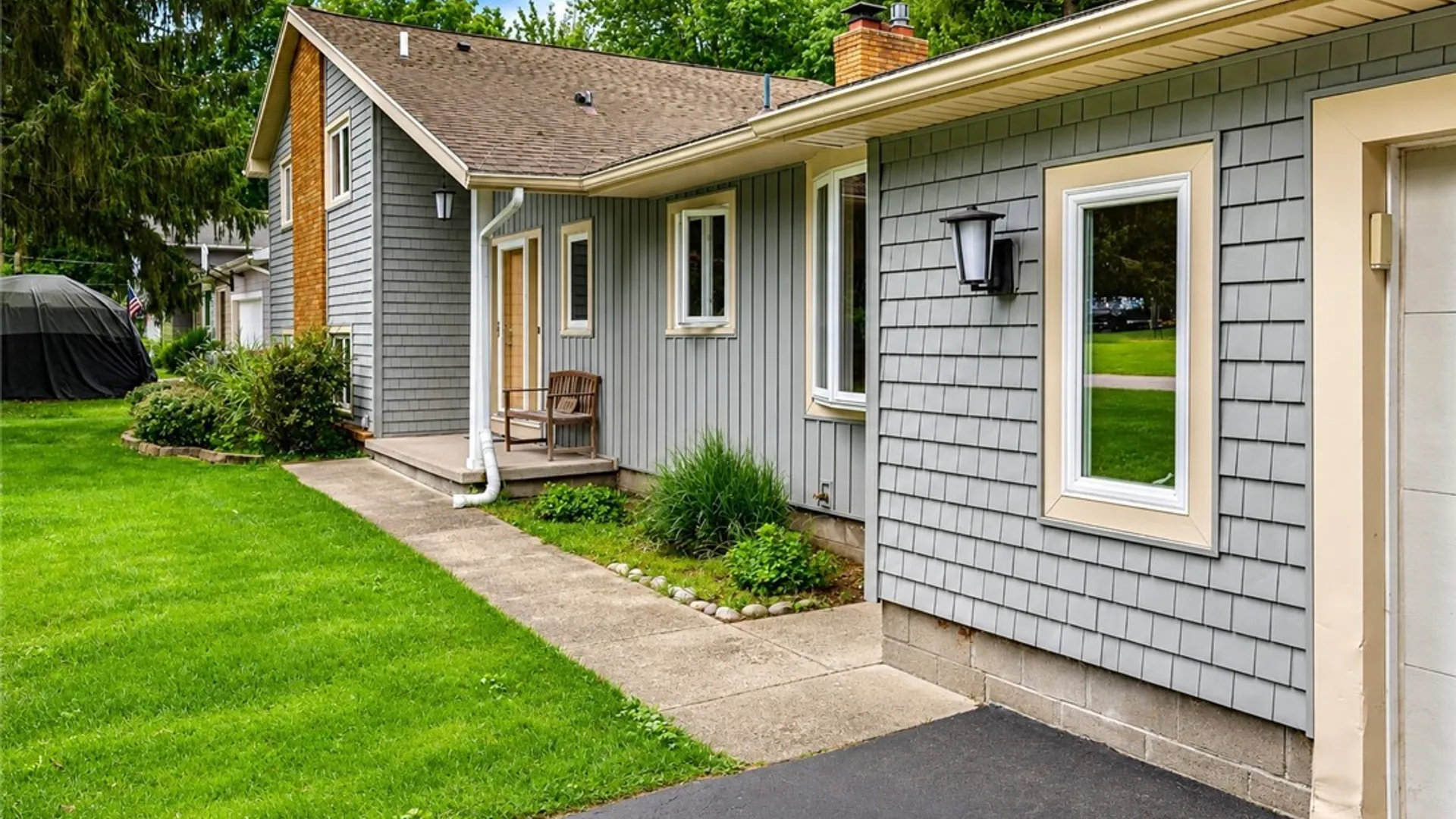 Property at 105 Merryhill Drive, Penfield, NY 14625 4