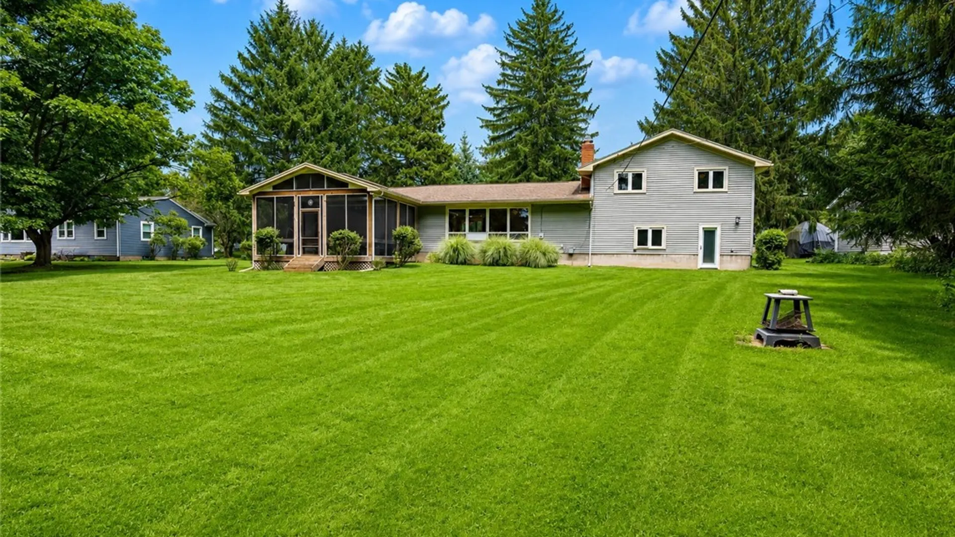 Property at 105 Merryhill Drive, Penfield, NY 14625 45