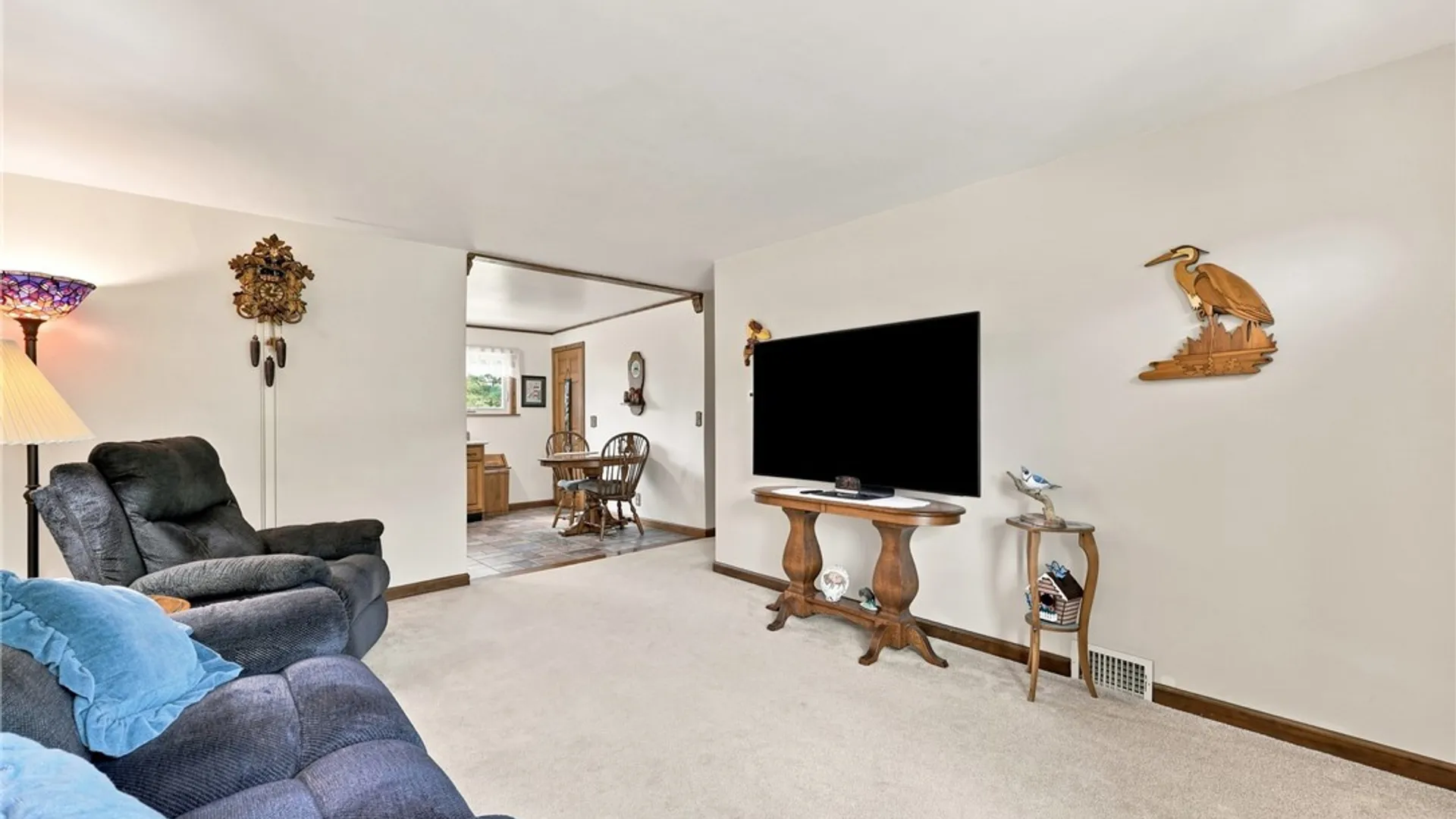 Property at 624 Alt Boulevard, Grand Island, NY 14072 9
