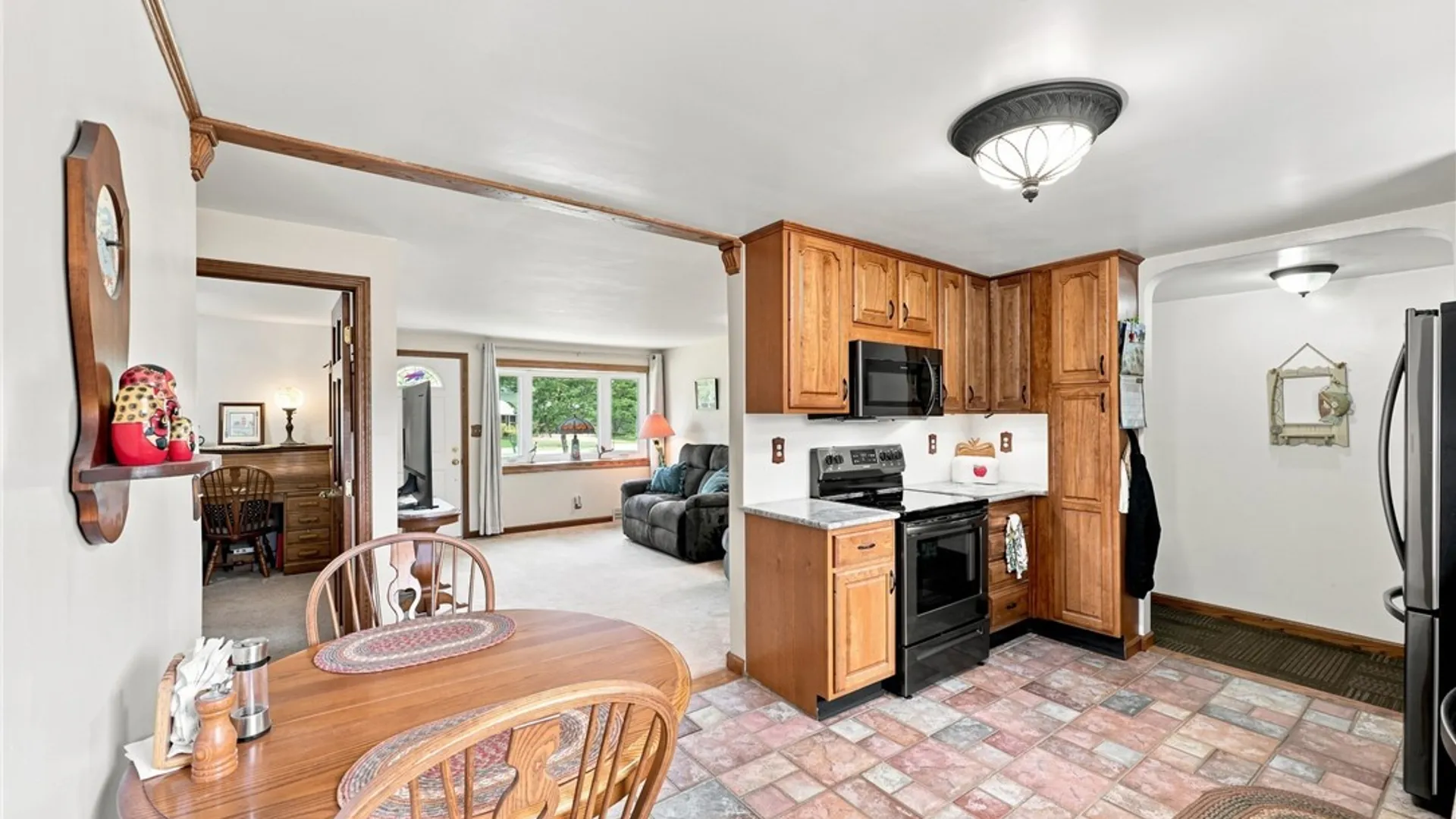 Property at 624 Alt Boulevard, Grand Island, NY 14072 12