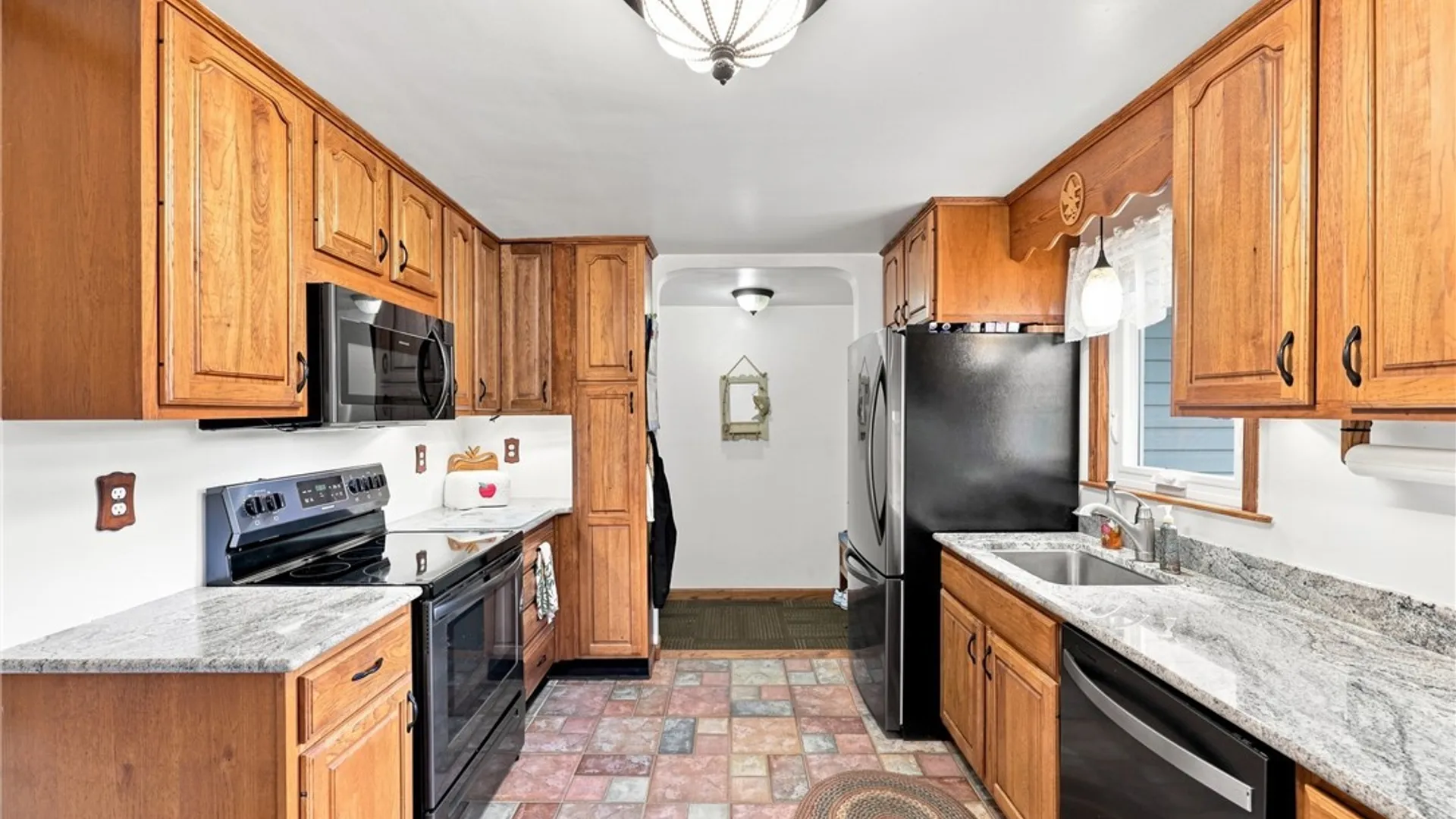 Property at 624 Alt Boulevard, Grand Island, NY 14072 14