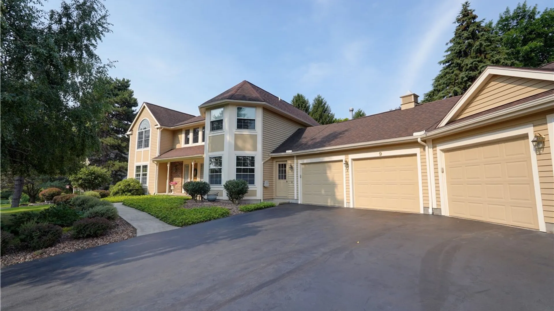 Property at 9 Foxboro Lane, Perinton, NY 14450 4
