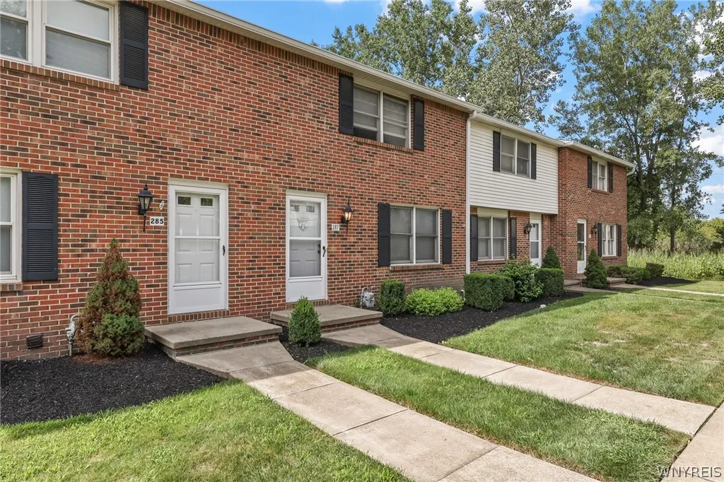 Property at 287 Wimbledon Court, West Seneca, NY 14224