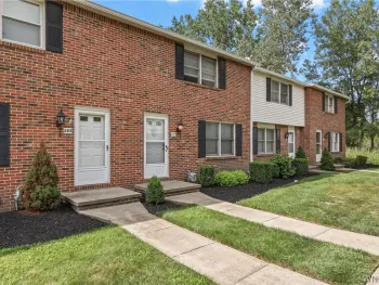Property at 287 Wimbledon Court, West Seneca, NY 14224