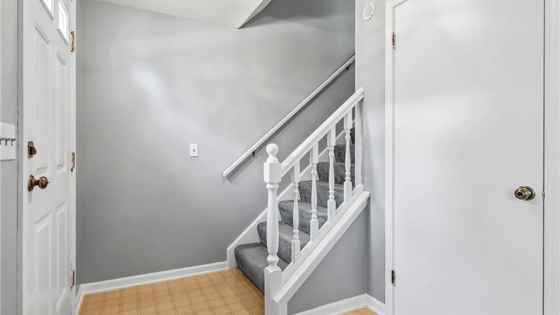 Property at 287 Wimbledon Court, West Seneca, NY 14224 4