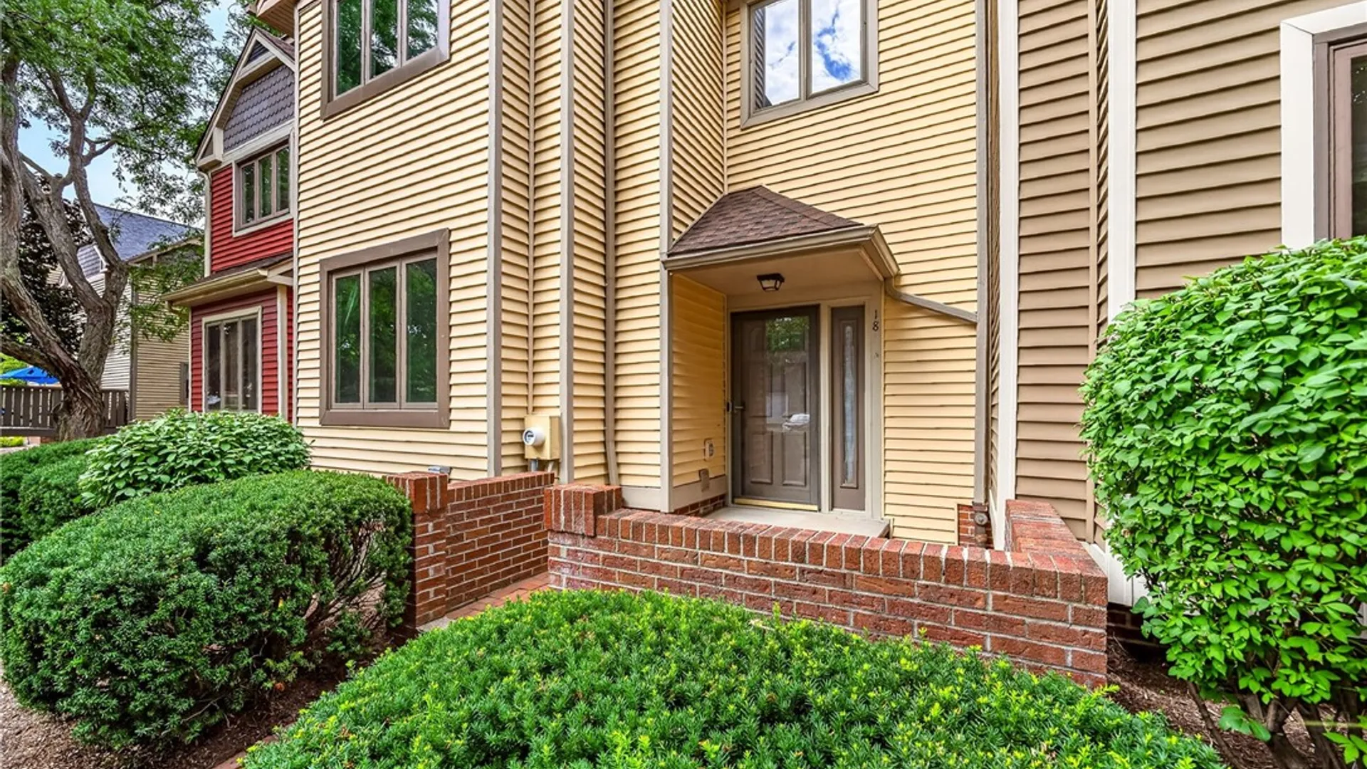 Property at 18 Cornhill Place, Rochester, NY 14608 4