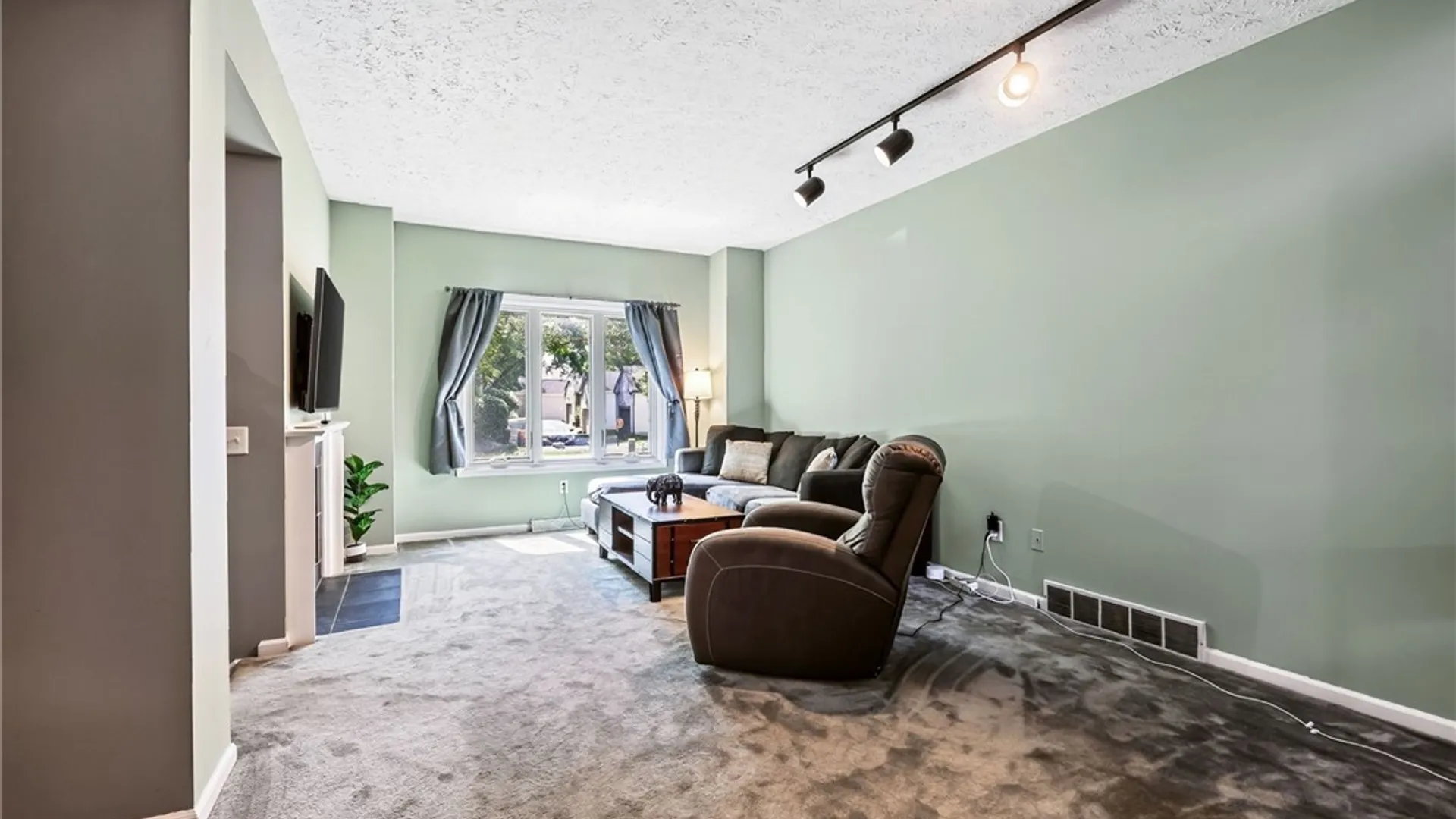 Property at 18 Cornhill Place, Rochester, NY 14608 7