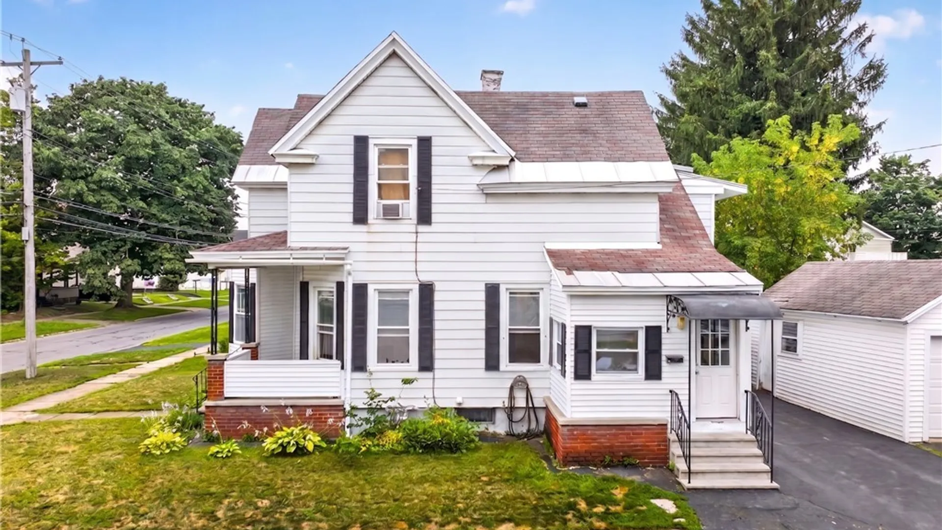 Property at 223 E Bloomfield Street, Rome, NY 13440 3