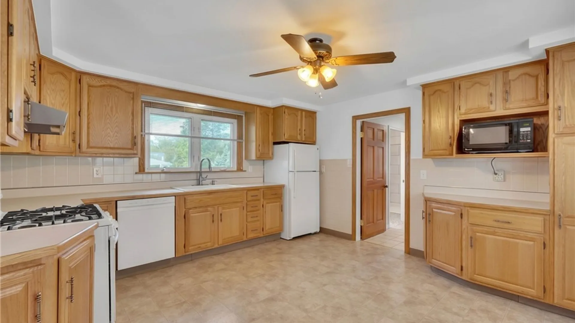 Property at 60 Pleasant View Drive, Lancaster, NY 14086 11