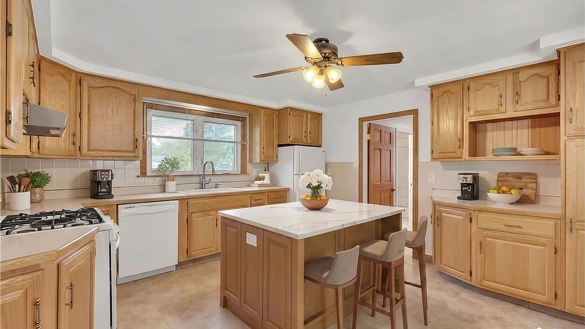 Property at 60 Pleasant View Drive, Lancaster, NY 14086 12
