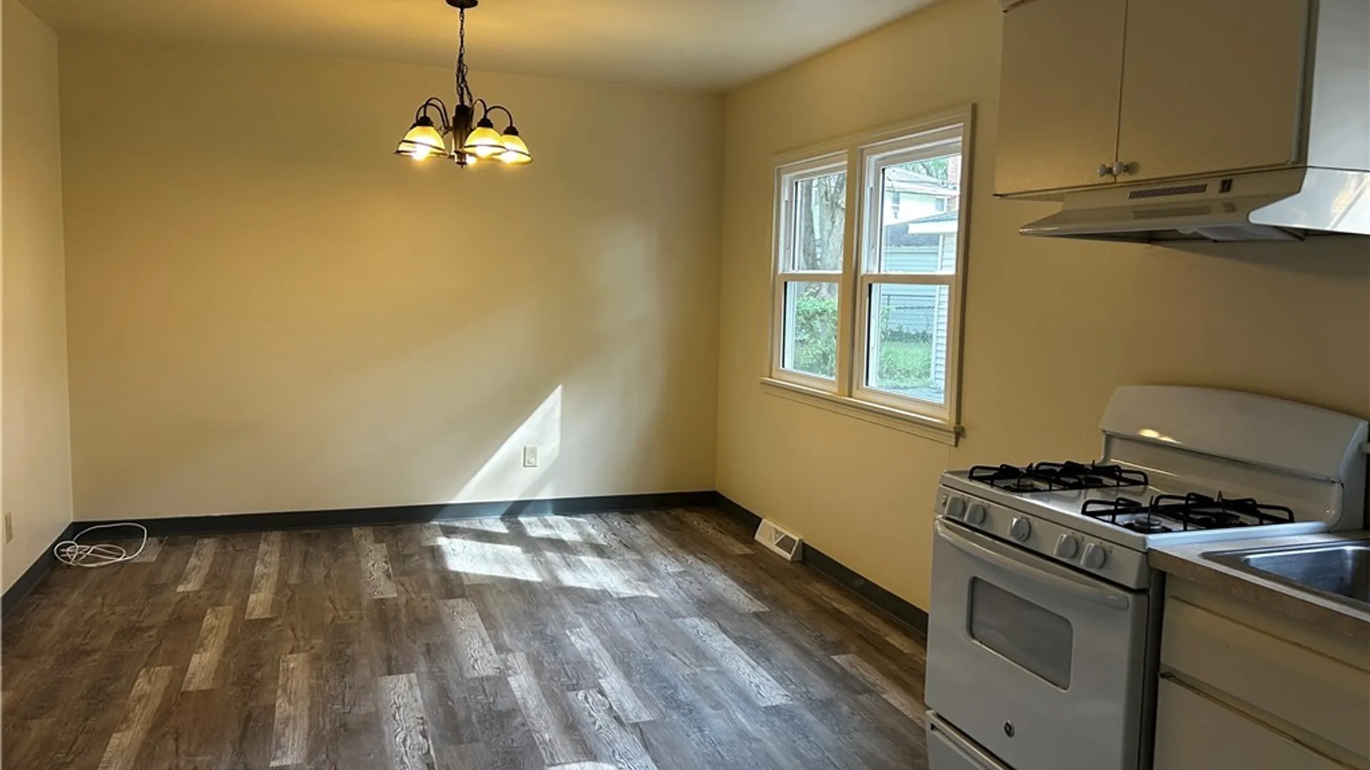 Property at 180 Greenfield Drive, Tonawanda, NY 14150 4