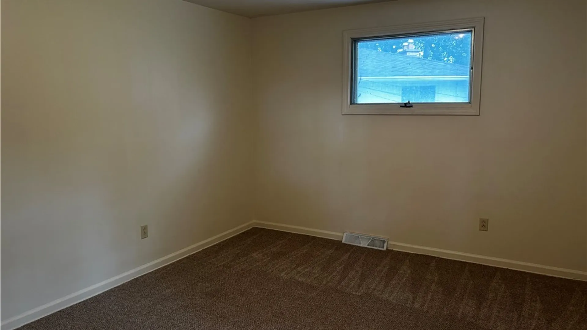 Property at 180 Greenfield Drive, Tonawanda, NY 14150 9