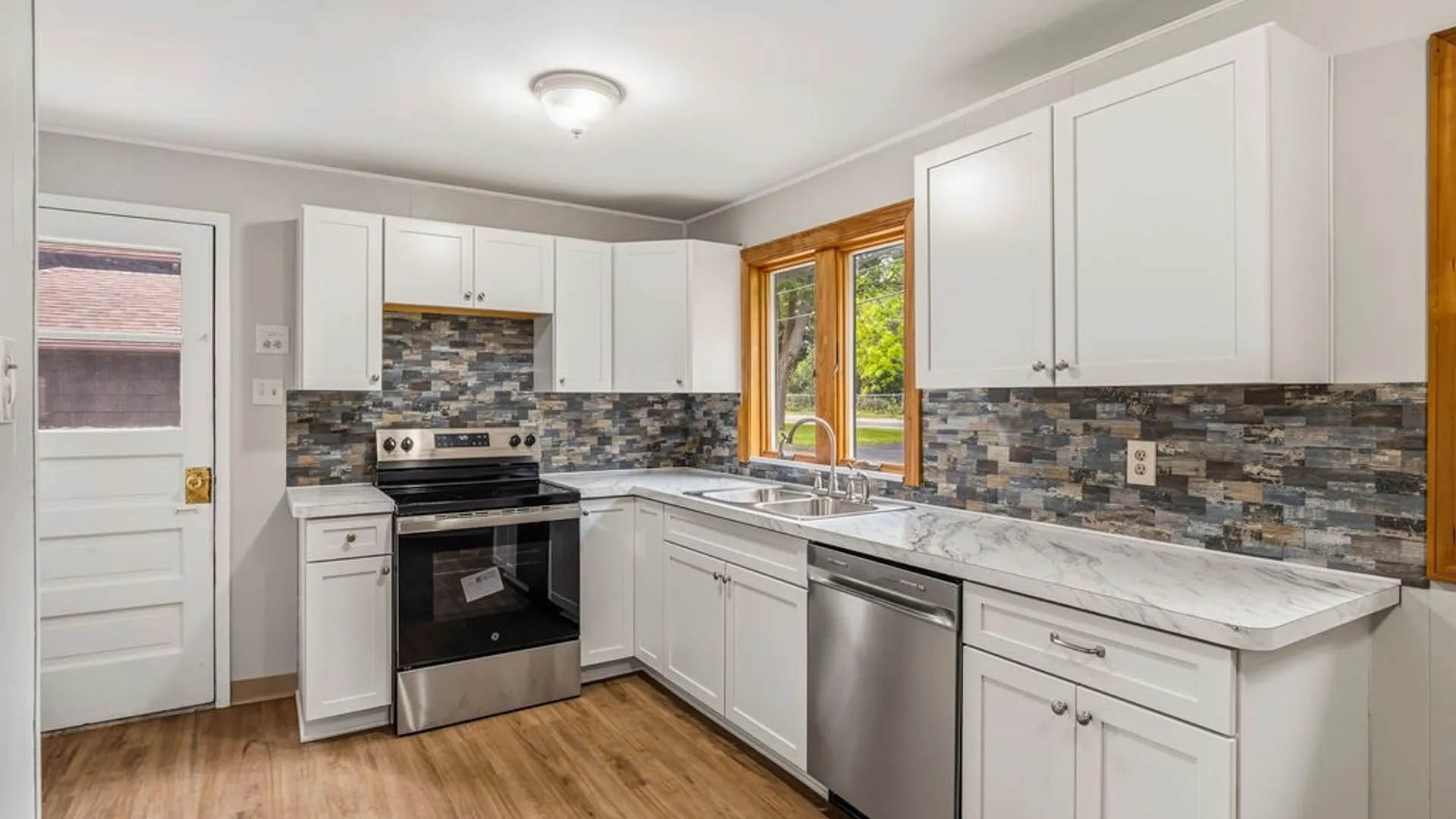 Property at 5261 Military Road, Lewiston, NY 14092 4