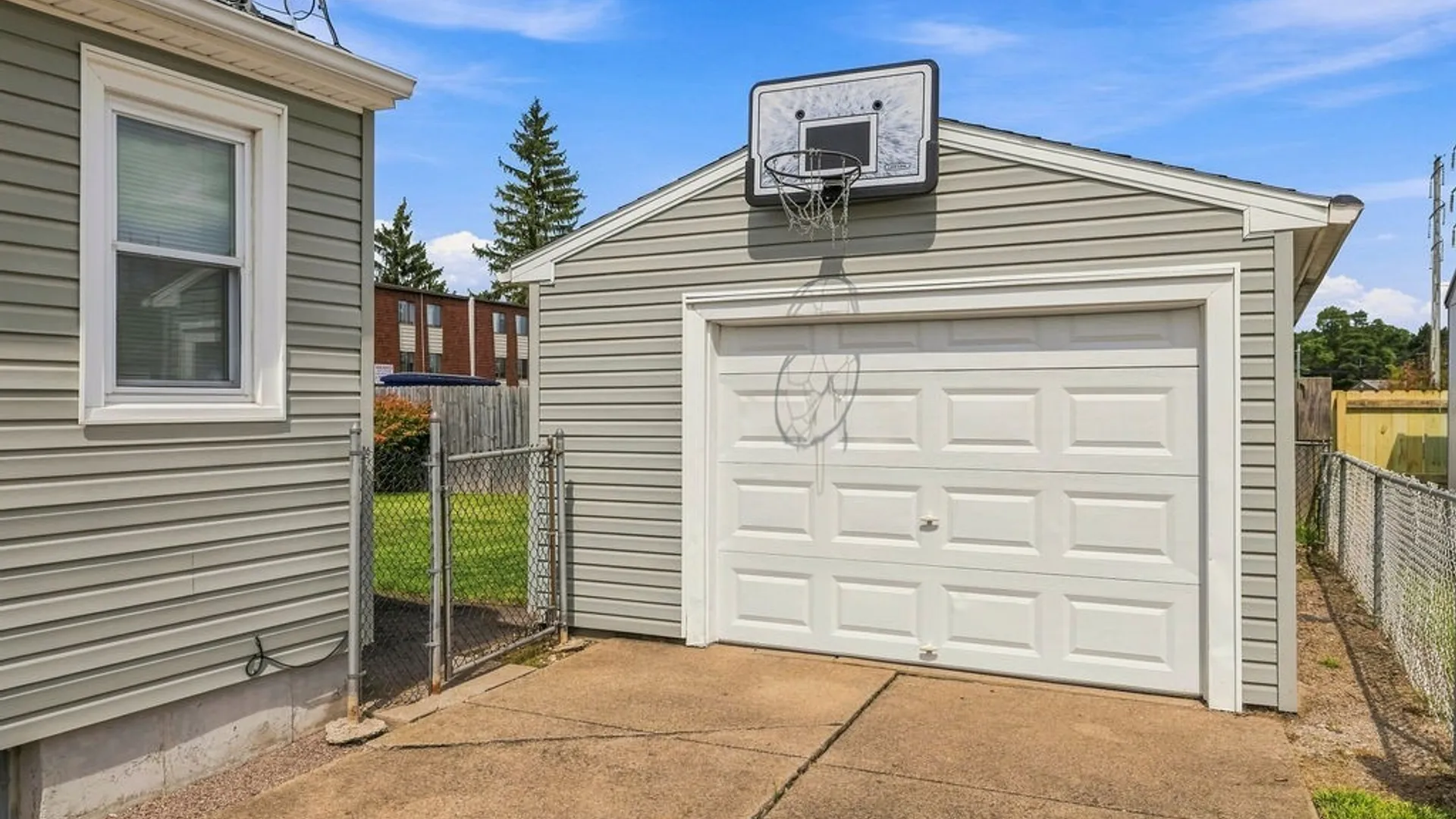 Property at 9006 Demunda Avenue, Niagara Falls, NY 14304 5