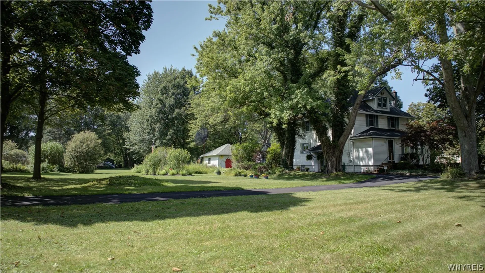 Property at 1102 Niagara Falls Boulevard, North Tonawanda, NY 14120 4