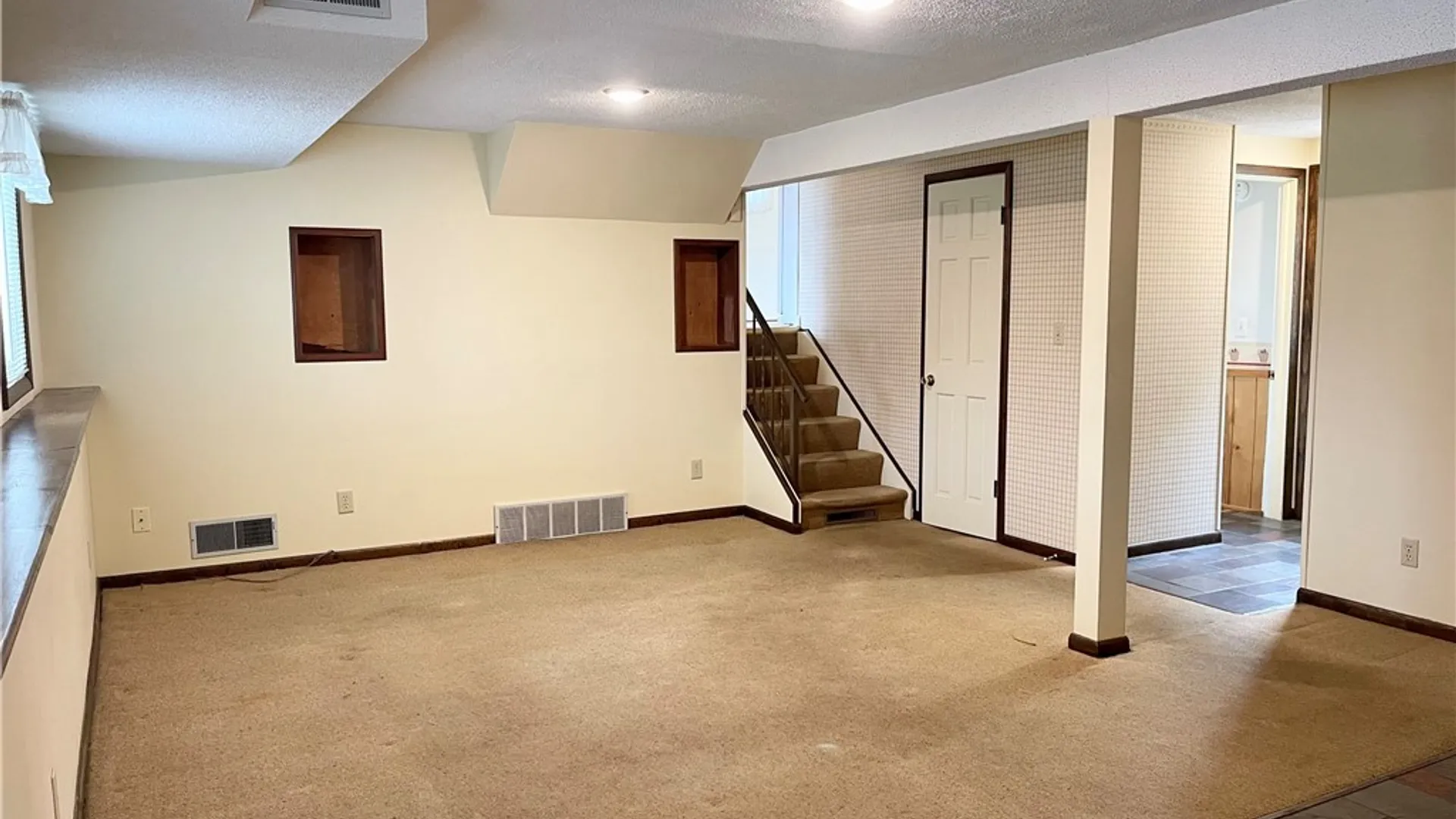 Property at 17 Juneberry Lane, Clay, NY 13090 18
